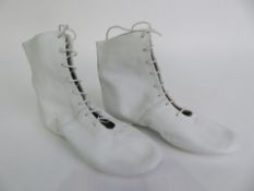 23 X PAIRS OF LACE UP DANCE SHOES; RHSB; WHITE; SIZE 5