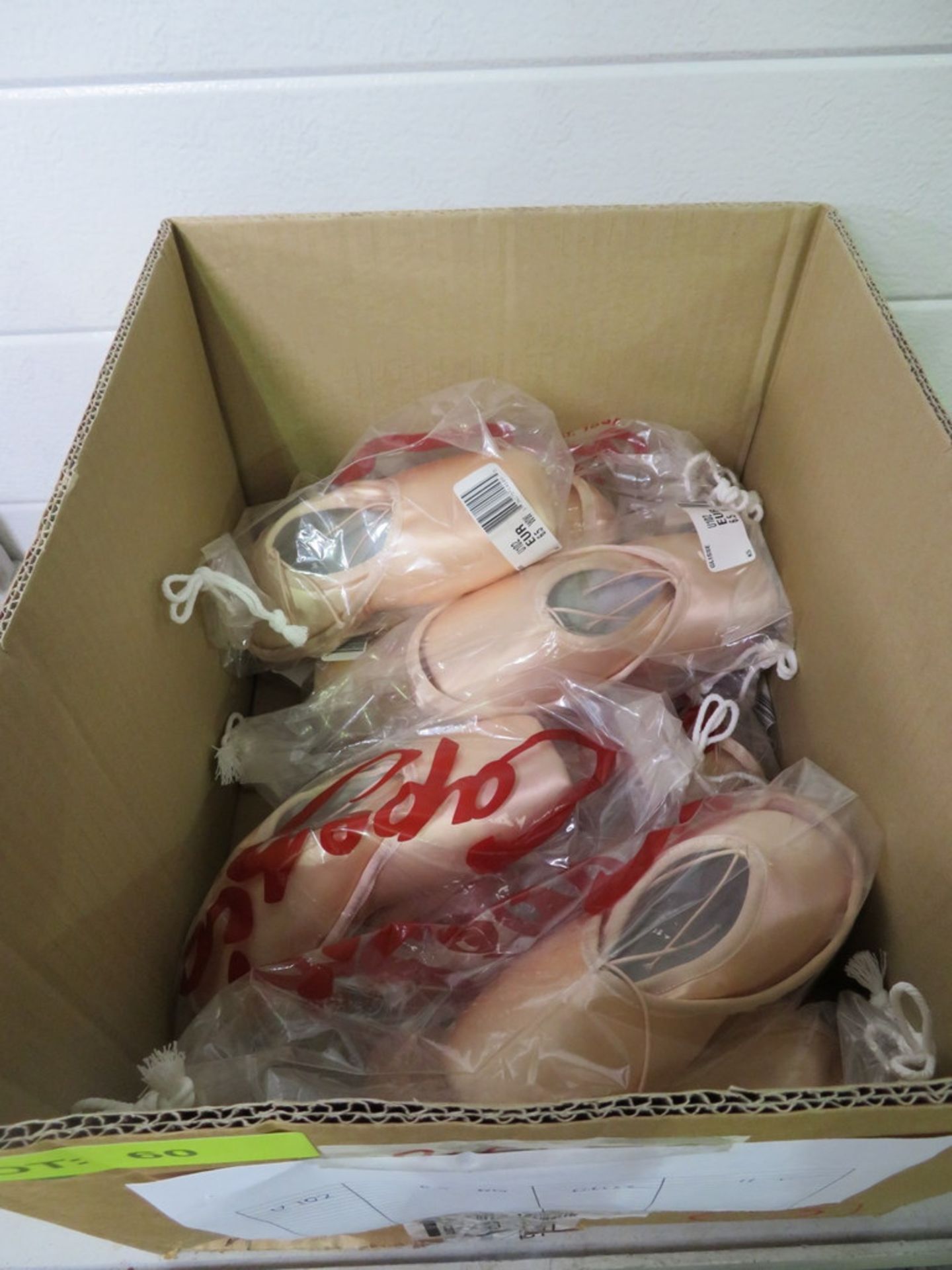 11 X PAIRS OF CAPEZIO GLISSE POINTE SHOES; U102; PINK; SIZE 6.5 - Image 2 of 2