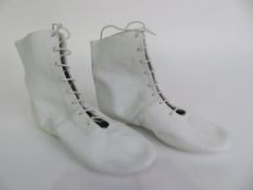 10 X PAIRS OF LACE UP DANCE SHOES; RHSB; WHITE; SIZE 8 X 7, SIZE 1 X 3