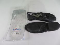 16 X PAIRS OF SO DANCA SPLIT SOLE JAZZ SHOES; BLACK; SIZE 4 X 13, SIZE 6 X 3