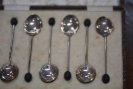 A cased set of six George V silver coffee bean spoons, Birmingham 1935.