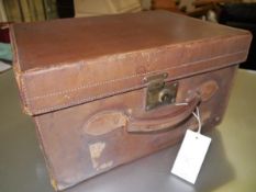 An early 20thc gentleman's leather travelling case bearing makers label for Jenners, Edinburgh, 28cm