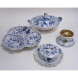 Konvolut Meissen Zwiebelmuster 1. Kabarett-Schale Meissen, blaue Schwertermarke Meissen mit drei