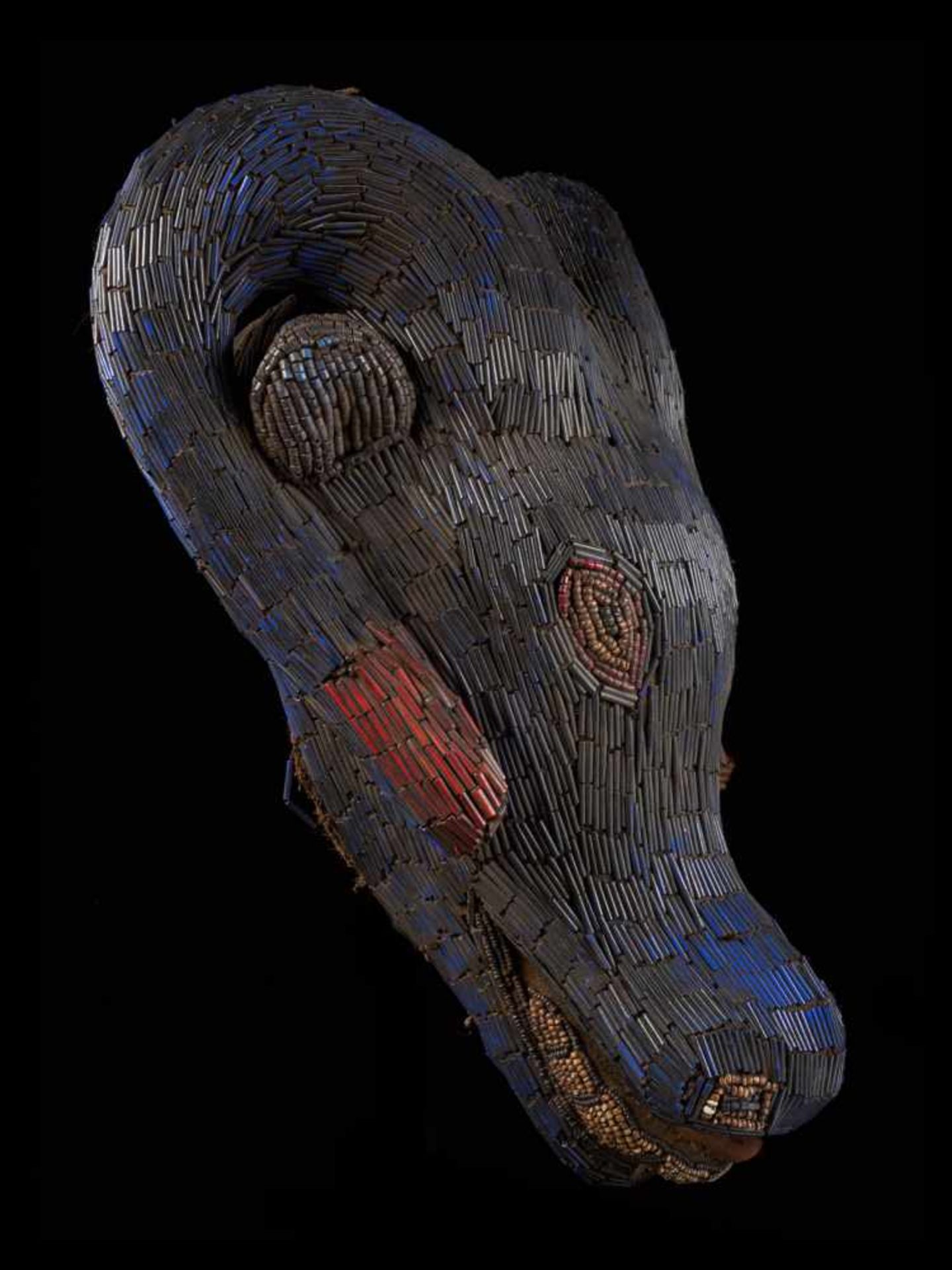 Beaded Blue Buffalo Dancing Group Mask - Tribal ArtA gorgeous blue buffalo mask. The wooden mask - Bild 5 aus 6