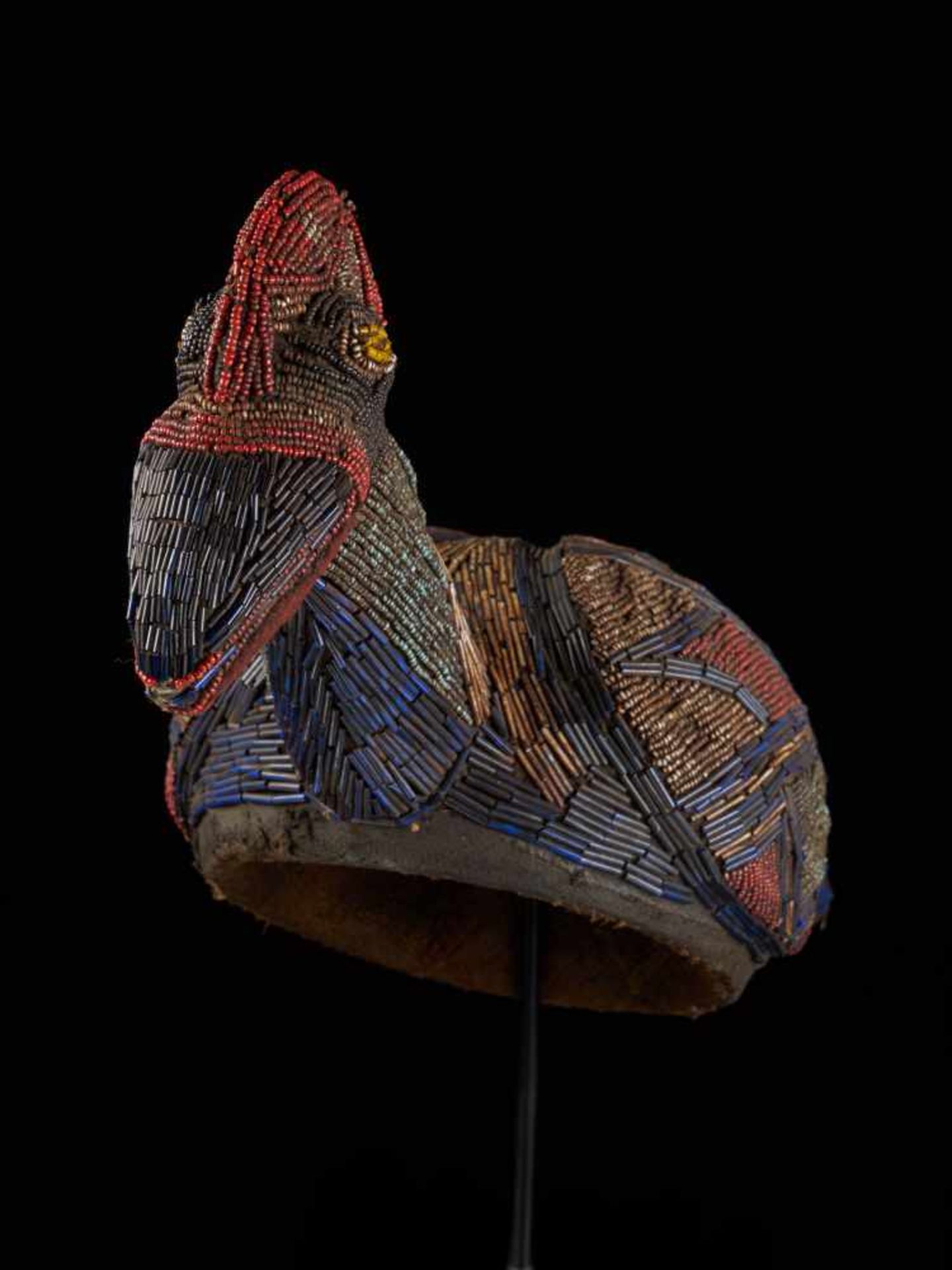 Beaded Bird Dancing Group Mask - Tribal ArtA stunning bird mask covered with an enticing interplay - Bild 4 aus 5