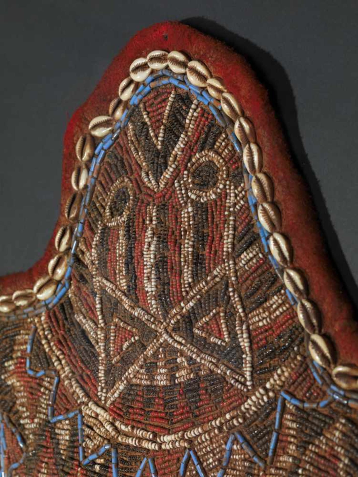 Beaded Ceremonial Dancing Cover For Queen Mother In Custom Made Frame - Tribal ArtThe skin, - Bild 2 aus 3