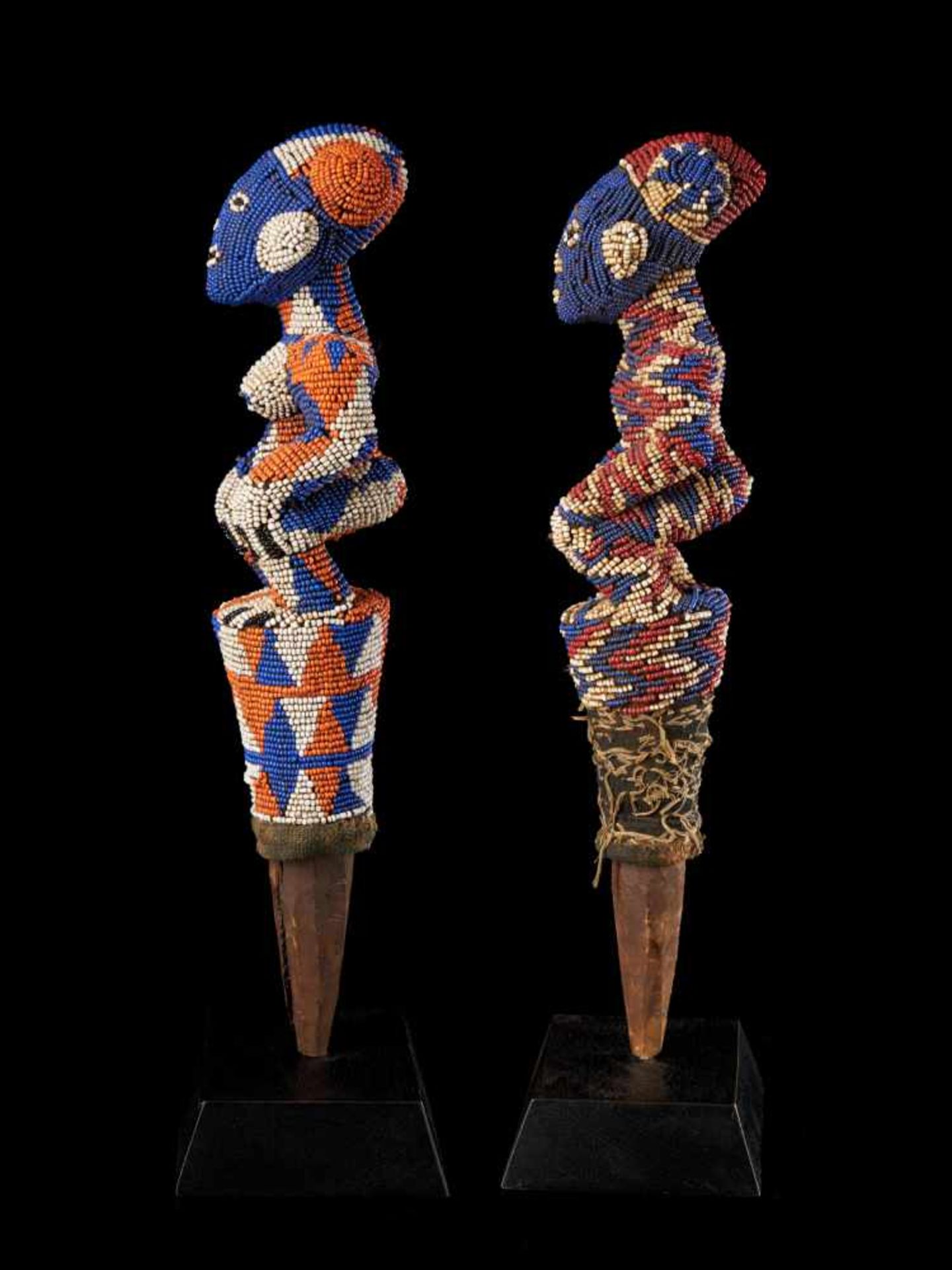 Beaded Flywhisk - Human Couple - Tribal ArtA set of two beautiful flywhisks crafted from coloured - Bild 2 aus 5
