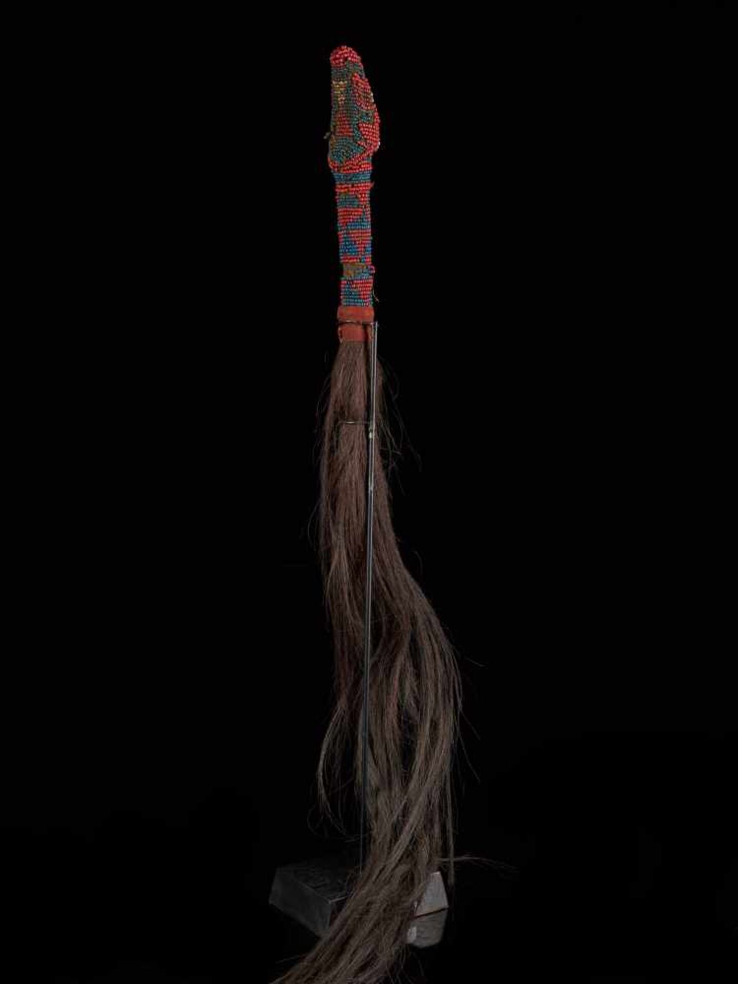 Beaded Throwing Flywhisk - Tribal ArtA gorgeously created beaded flywhisk. The handle is beautifully - Bild 2 aus 7