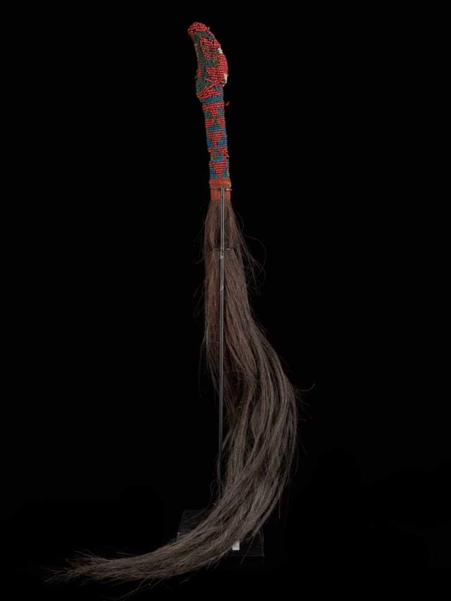 Beaded Throwing Flywhisk - Tribal ArtA gorgeously created beaded flywhisk. The handle is beautifully - Bild 3 aus 7