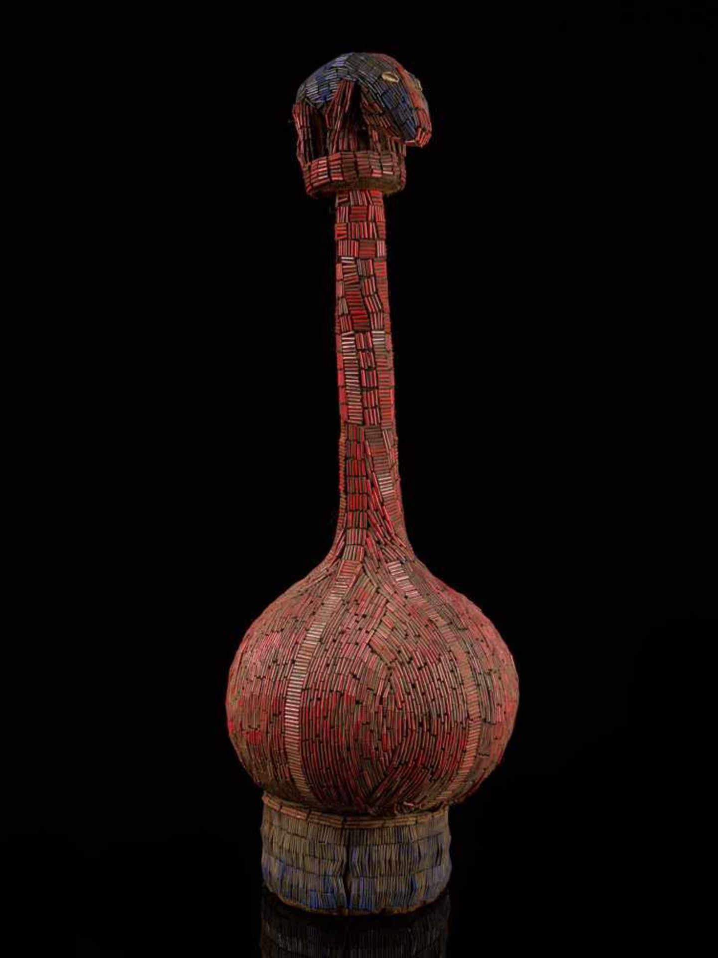 Beaded Palm Wine Vessel Topped With Animal Figure - Tribal ArtThis piece features a long-necked - Bild 7 aus 9