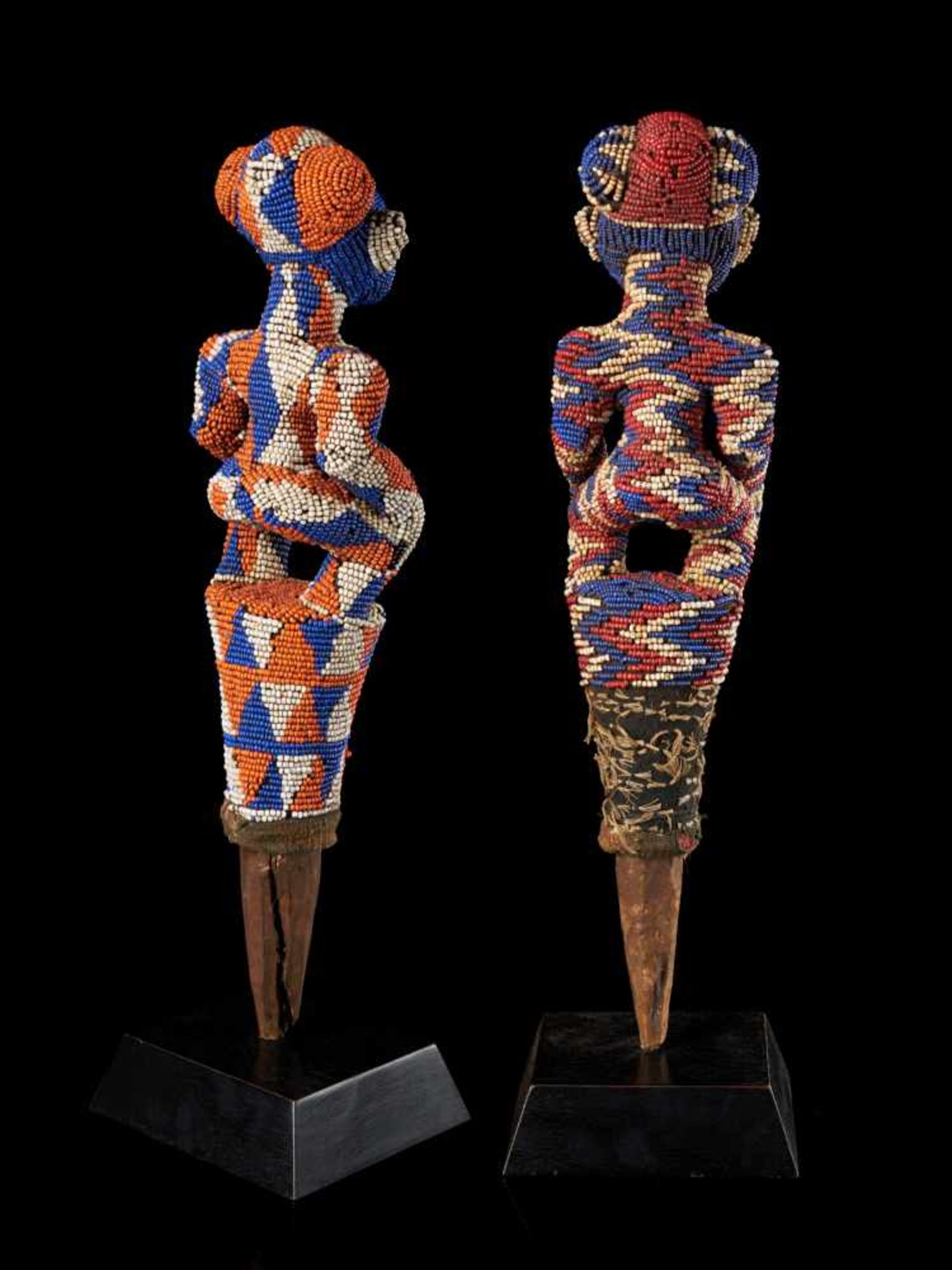 Beaded Flywhisk - Human Couple - Tribal ArtA set of two beautiful flywhisks crafted from coloured - Bild 4 aus 5