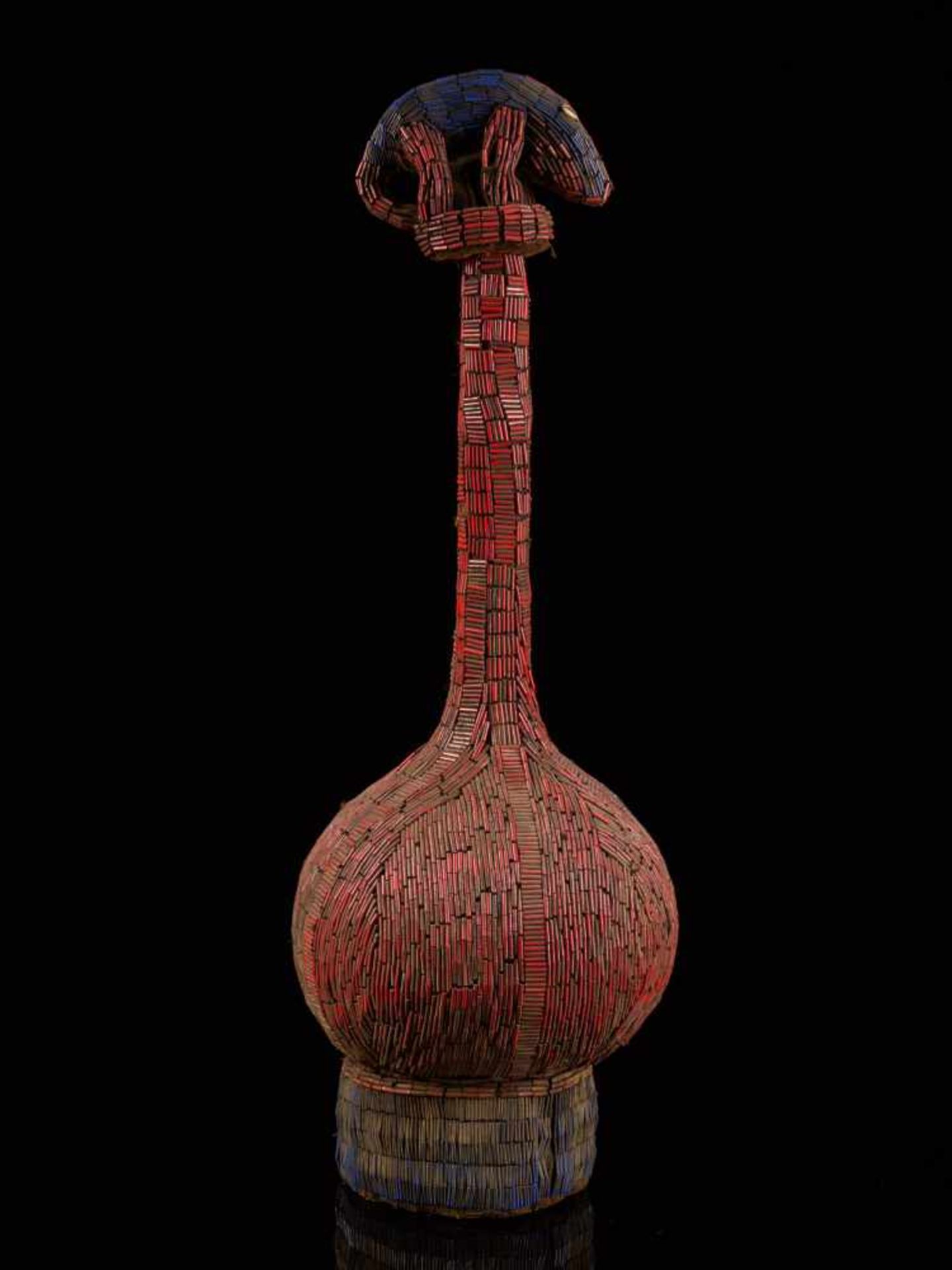Beaded Palm Wine Vessel Topped With Animal Figure - Tribal ArtThis piece features a long-necked - Bild 6 aus 9
