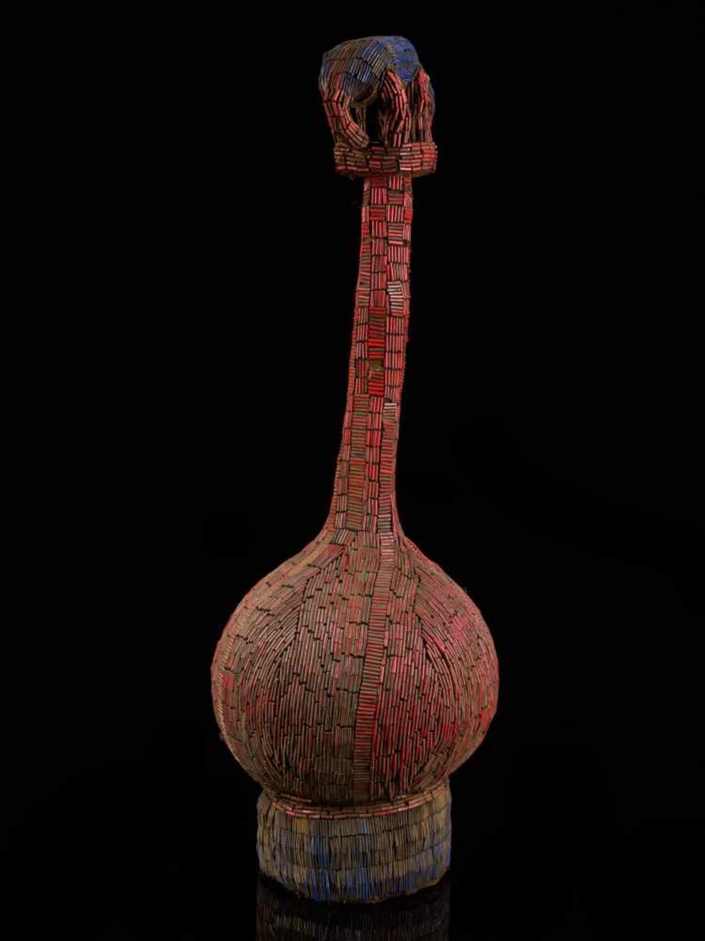 Beaded Palm Wine Vessel Topped With Animal Figure - Tribal ArtThis piece features a long-necked - Bild 5 aus 9