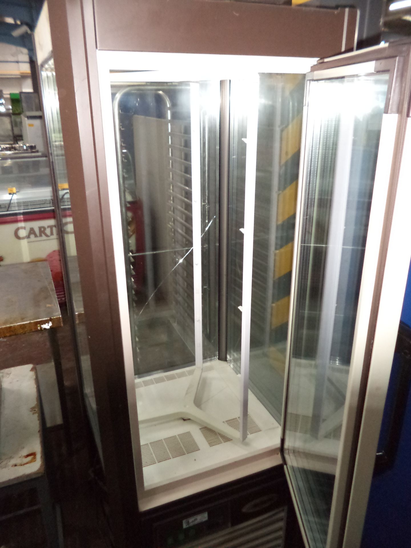 Scaiola large pastry display fridge NB cracked glass to one panel IMPORTANT: Please remember goods - Image 4 of 6