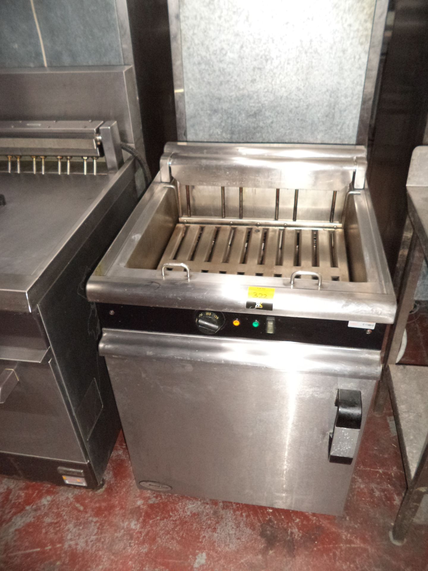 Moorwood Vulcan stainless steel floor standing twin deep fat fryer model MLE60F-F IMPORTANT: - Image 2 of 4