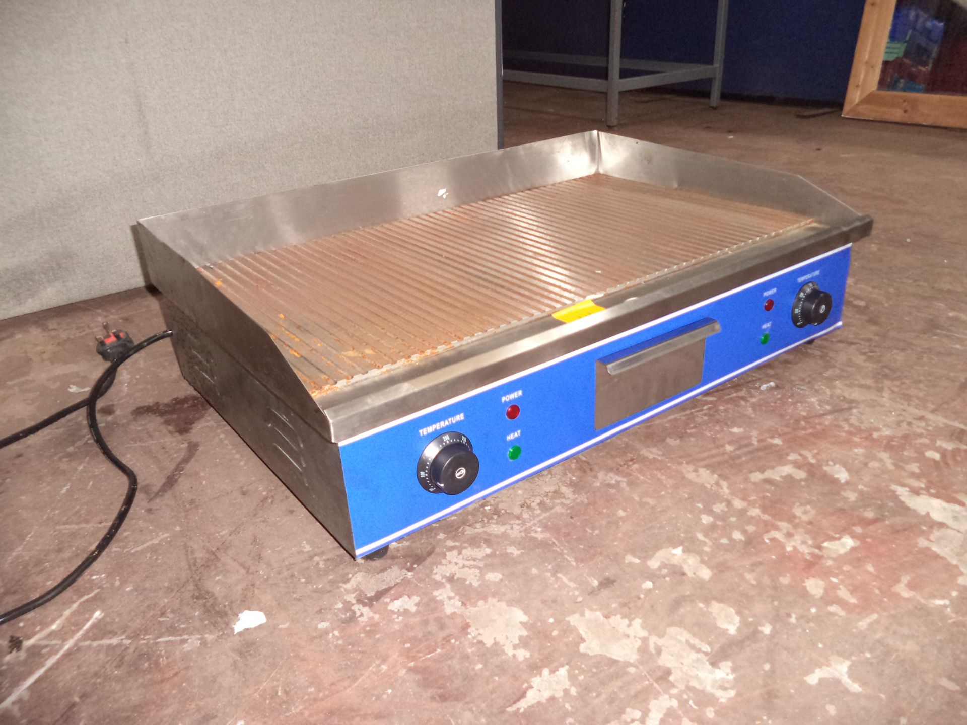 Counter top commercial griddle unit, model YB-820B IMPORTANT: Please remember goods successfully bid - Image 2 of 4