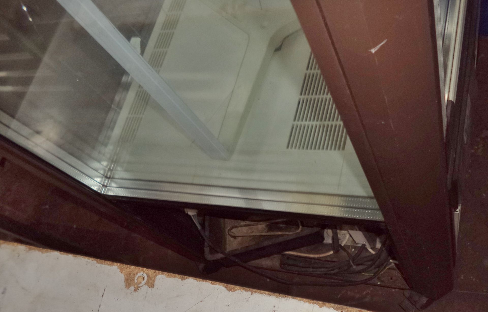 Scaiola large pastry display fridge NB cracked glass to one panel IMPORTANT: Please remember goods - Image 5 of 6