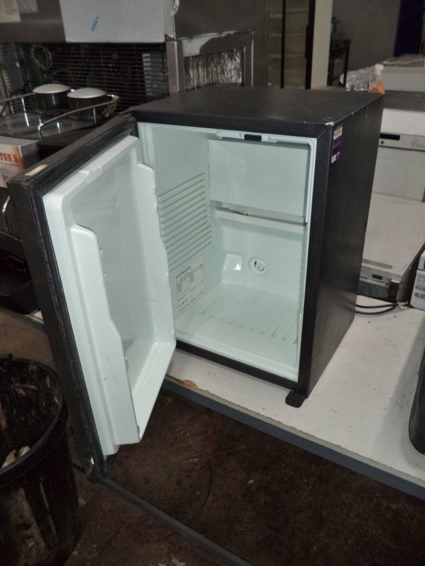 Electrolux Minibar compact fridge IMPORTANT: Please remember goods successfully bid upon must be - Image 2 of 3