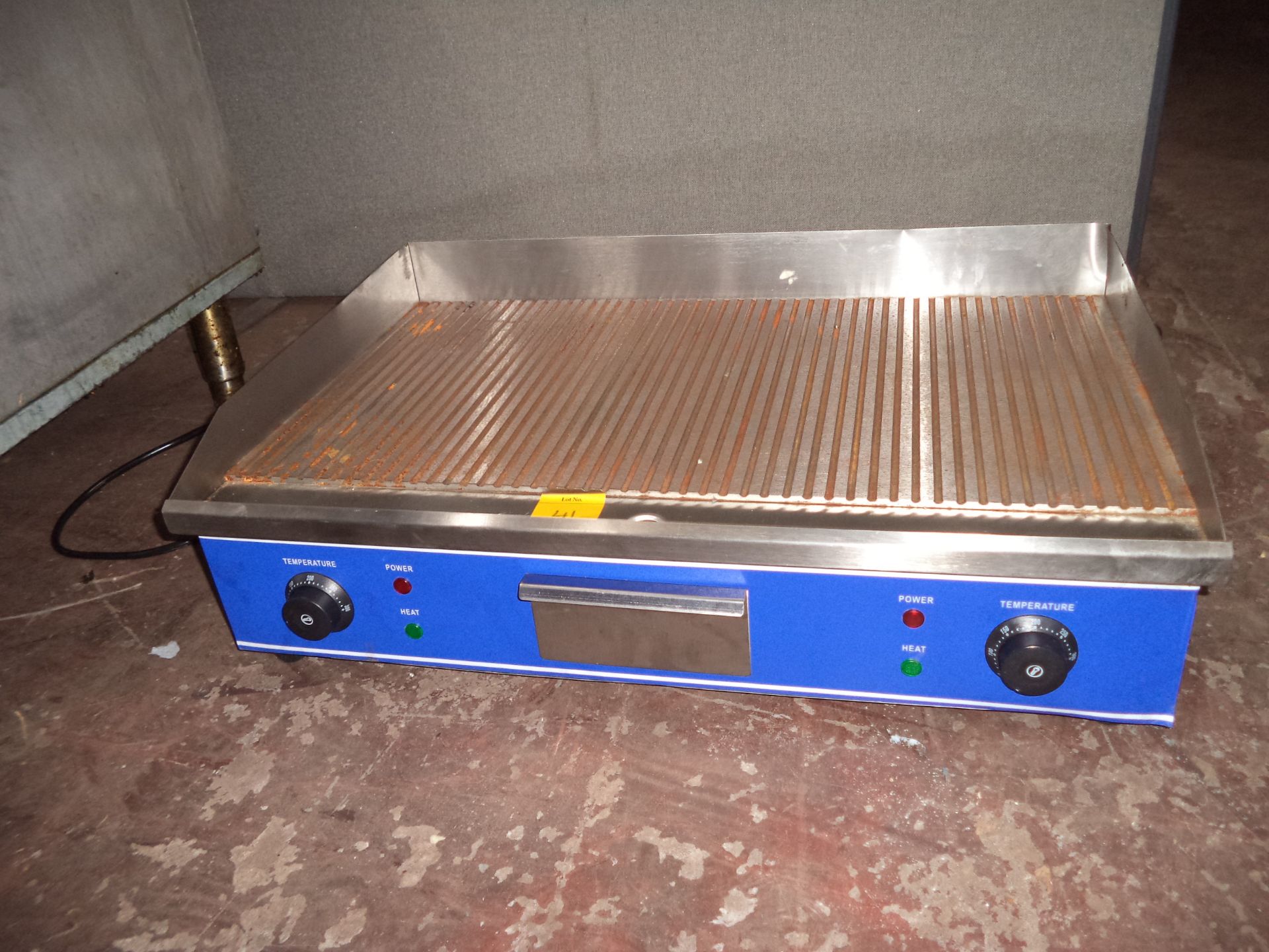 Counter top commercial griddle unit, model YB-820B IMPORTANT: Please remember goods successfully bid - Image 3 of 4