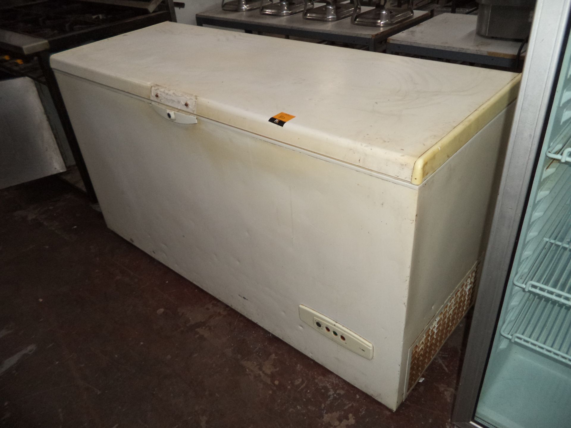 Chest freezer circa 1620mm wide IMPORTANT: Please remember goods successfully bid upon must be