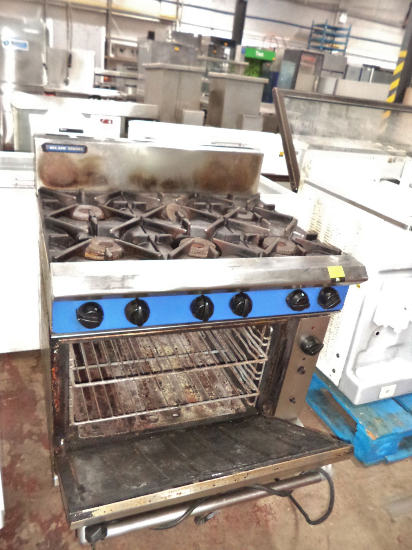 Blue Seal stainless steel 6-ring oven IMPORTANT: Please remember goods successfully bid upon must be - Image 3 of 3