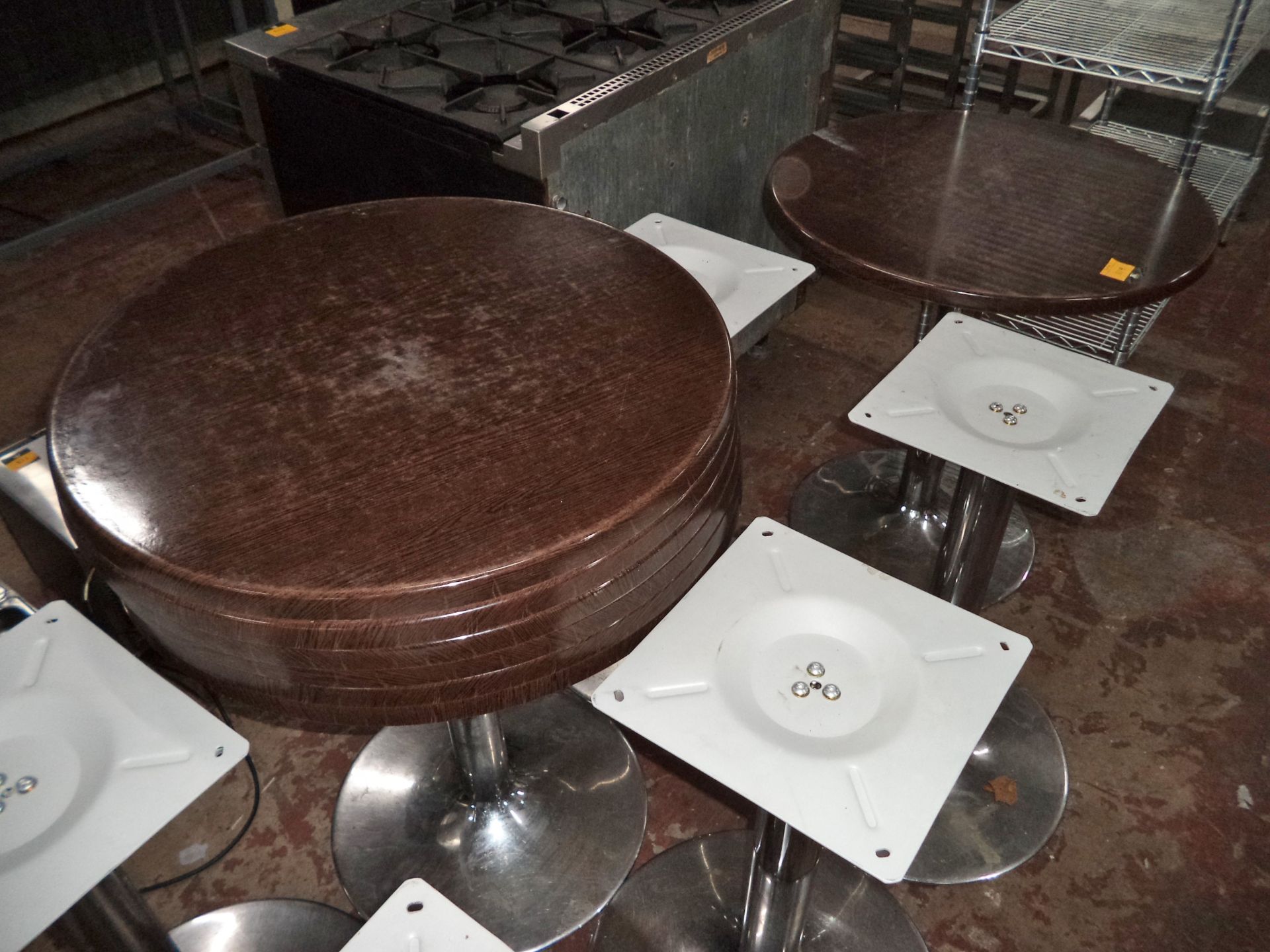 Quantity of formica-style topped brown round tables, diameter 700mm, consisting of 7 pedestals and 7 - Image 3 of 3