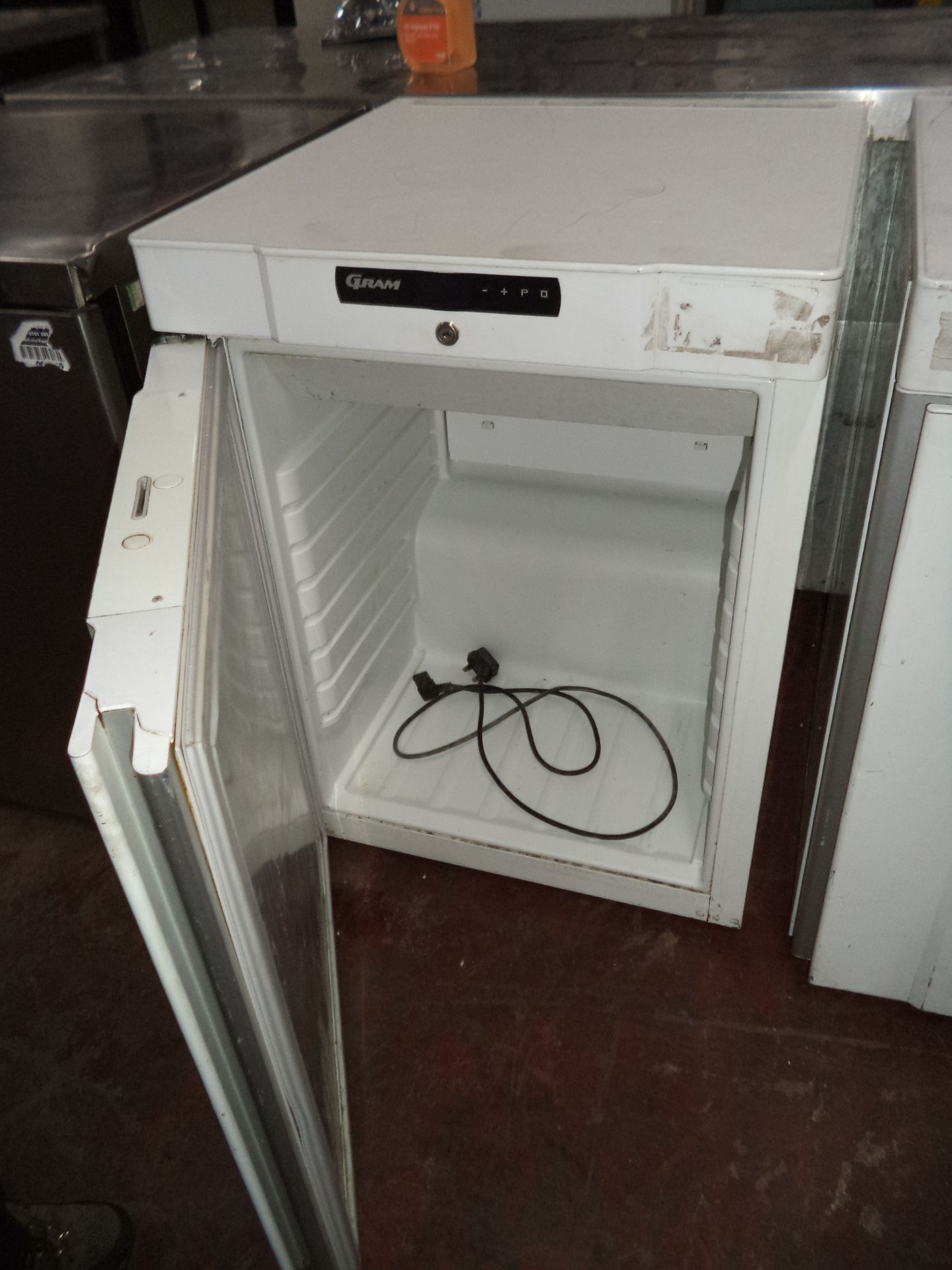 Gram counter height freezer, model F210 IMPORTANT: Please remember goods successfully bid upon - Image 2 of 4