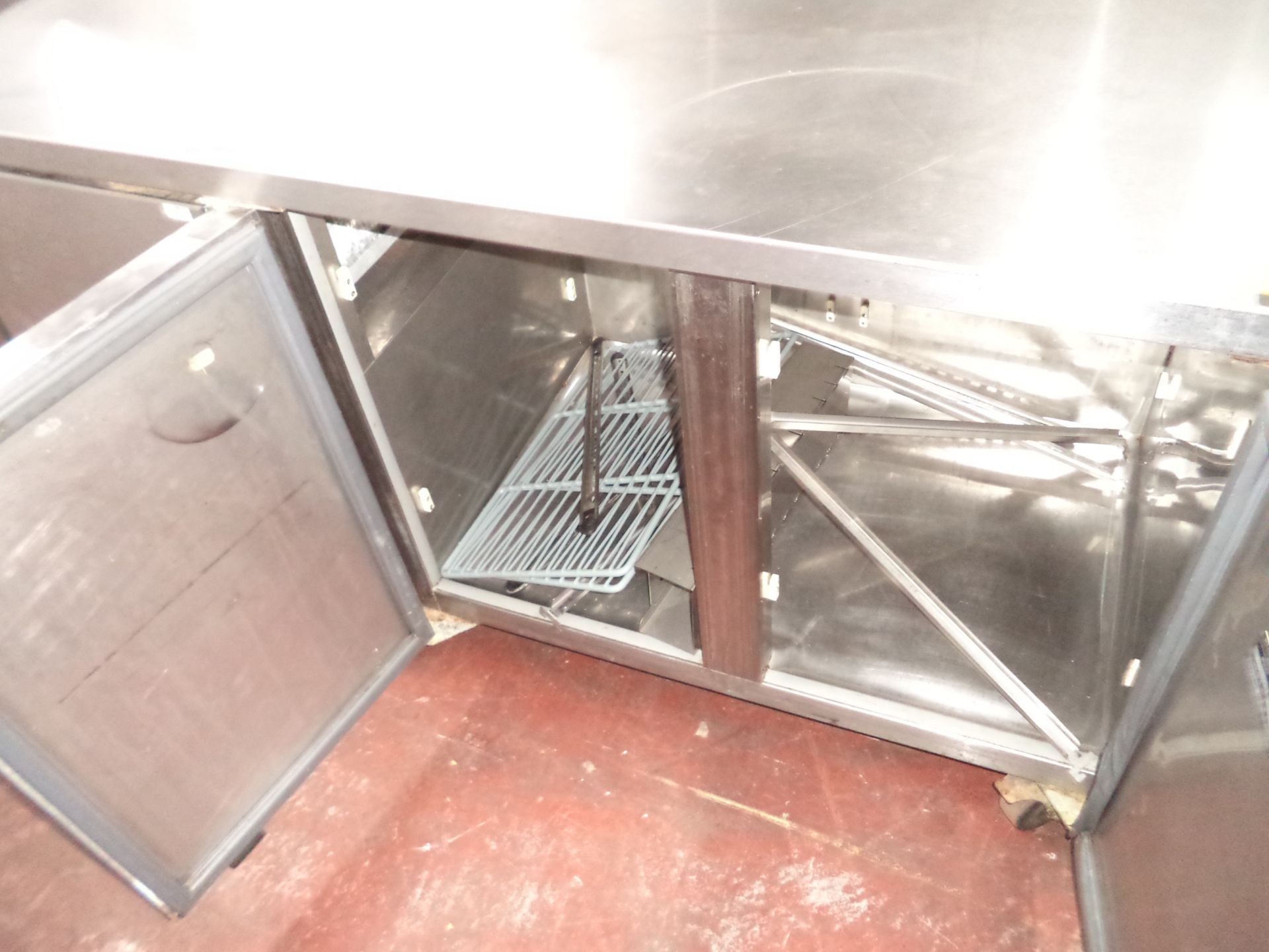 Williams mobile stainless steel refrigerated prep unit, model H02U IMPORTANT: Please remember - Image 2 of 3
