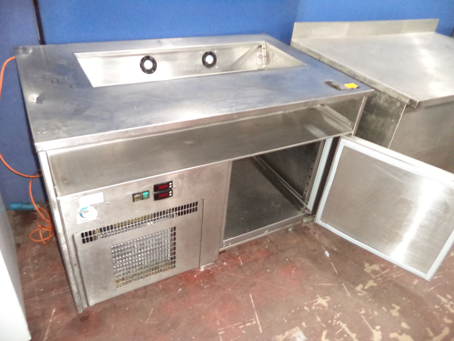 Large stainless steel refrigerated unit, max. dimensions circa 1330mm x 860mm x 920mm IMPORTANT: - Image 2 of 3