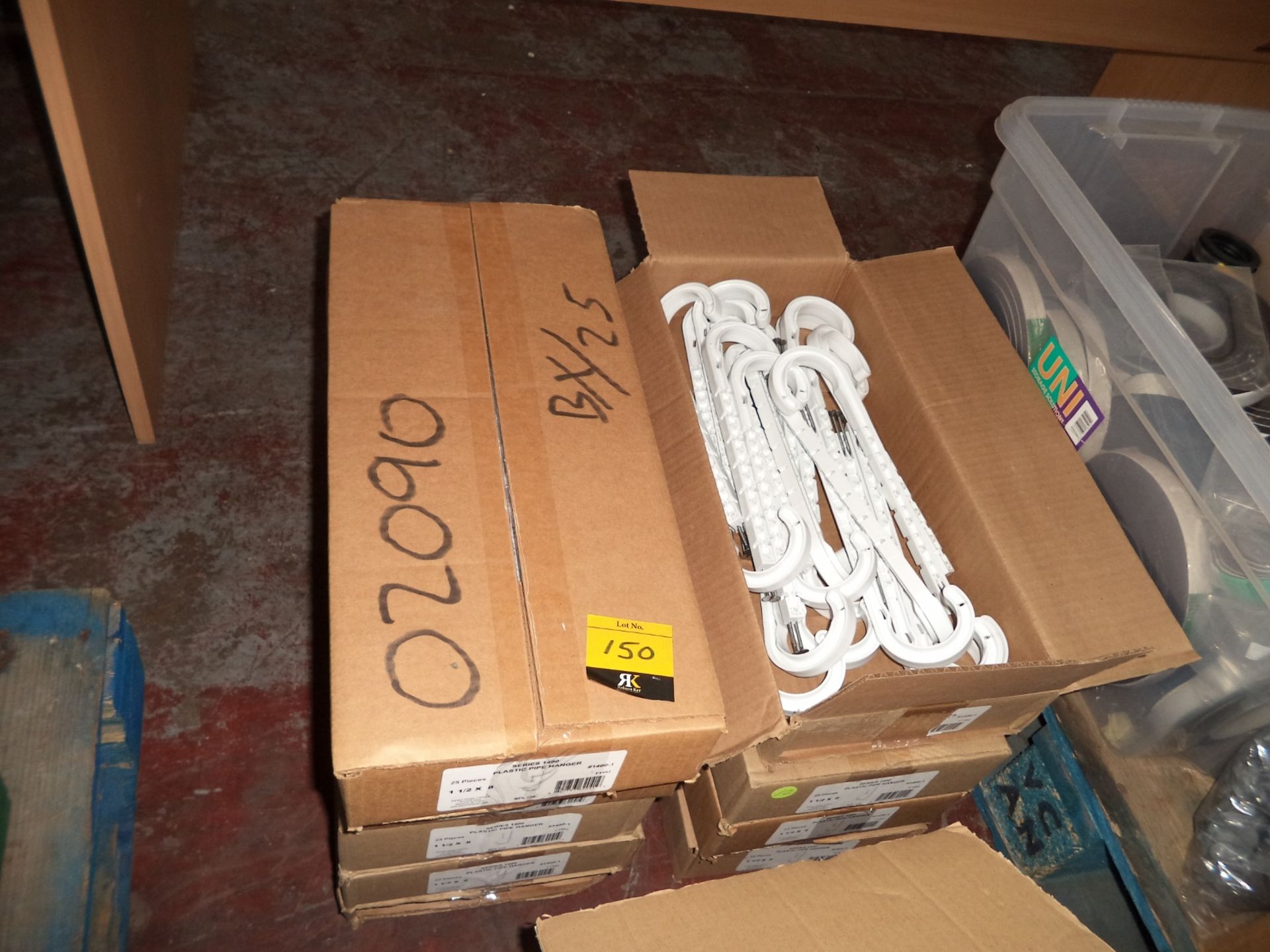 9 boxes of plastic pipe hanger IMPORTANT: Please remember goods successfully bid upon must be paid - Image 3 of 3