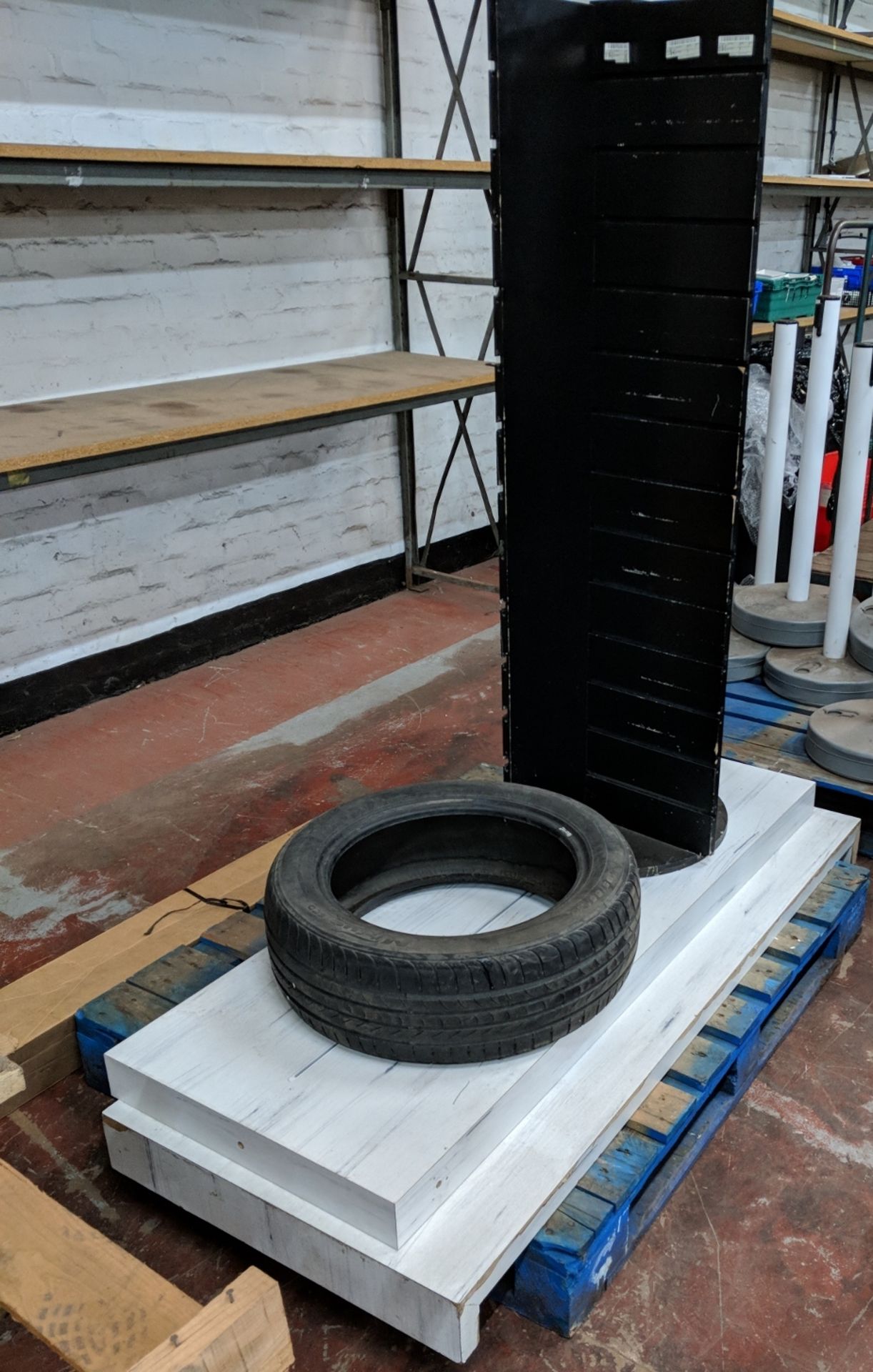 Mixed lot of assorted wooden chocks, plastic & copper pipe, tyre & wooden retail display stands - Image 4 of 7