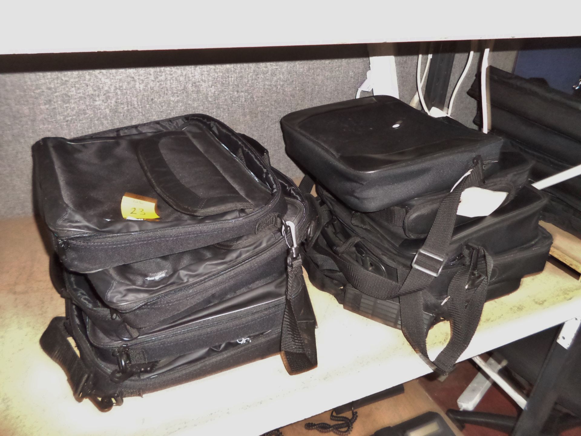 10 off assorted laptop/notebook cases & bags IMPORTANT: Please remember goods successfully bid