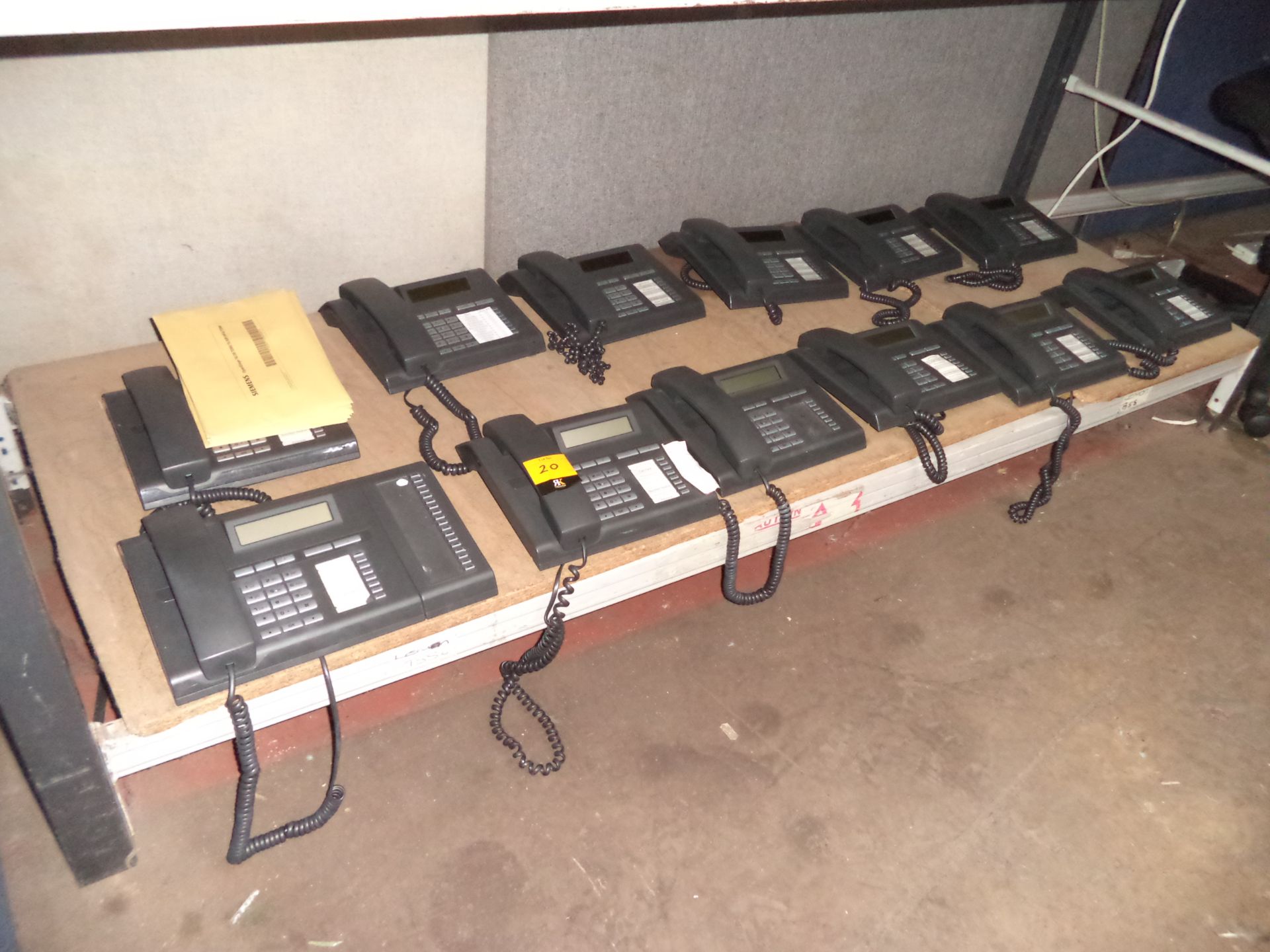 12 off Siemens Open Stage 15HFA telephone handsets, one of which includes additional module model