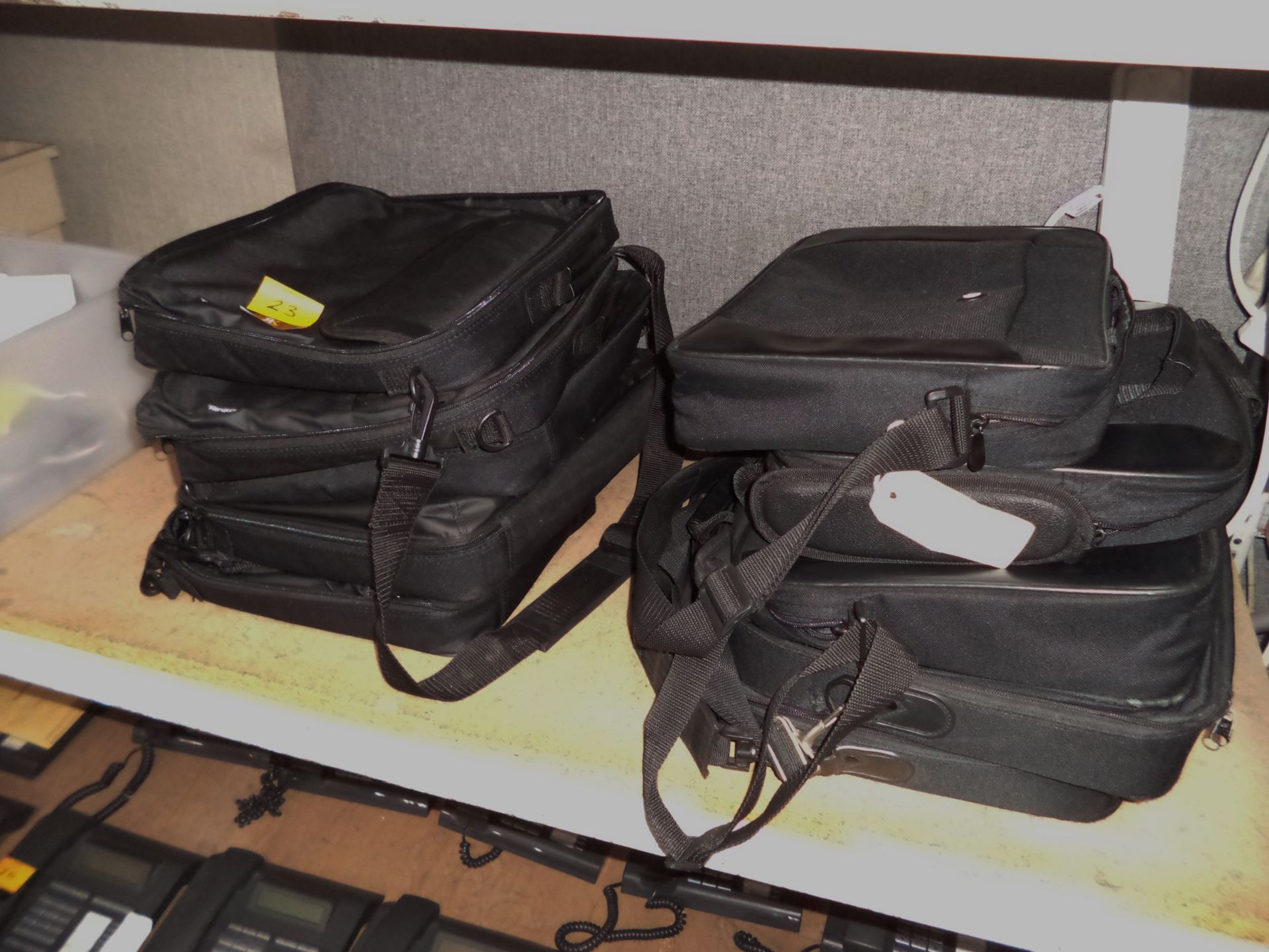 10 off assorted laptop/notebook cases & bags IMPORTANT: Please remember goods successfully bid - Image 3 of 3