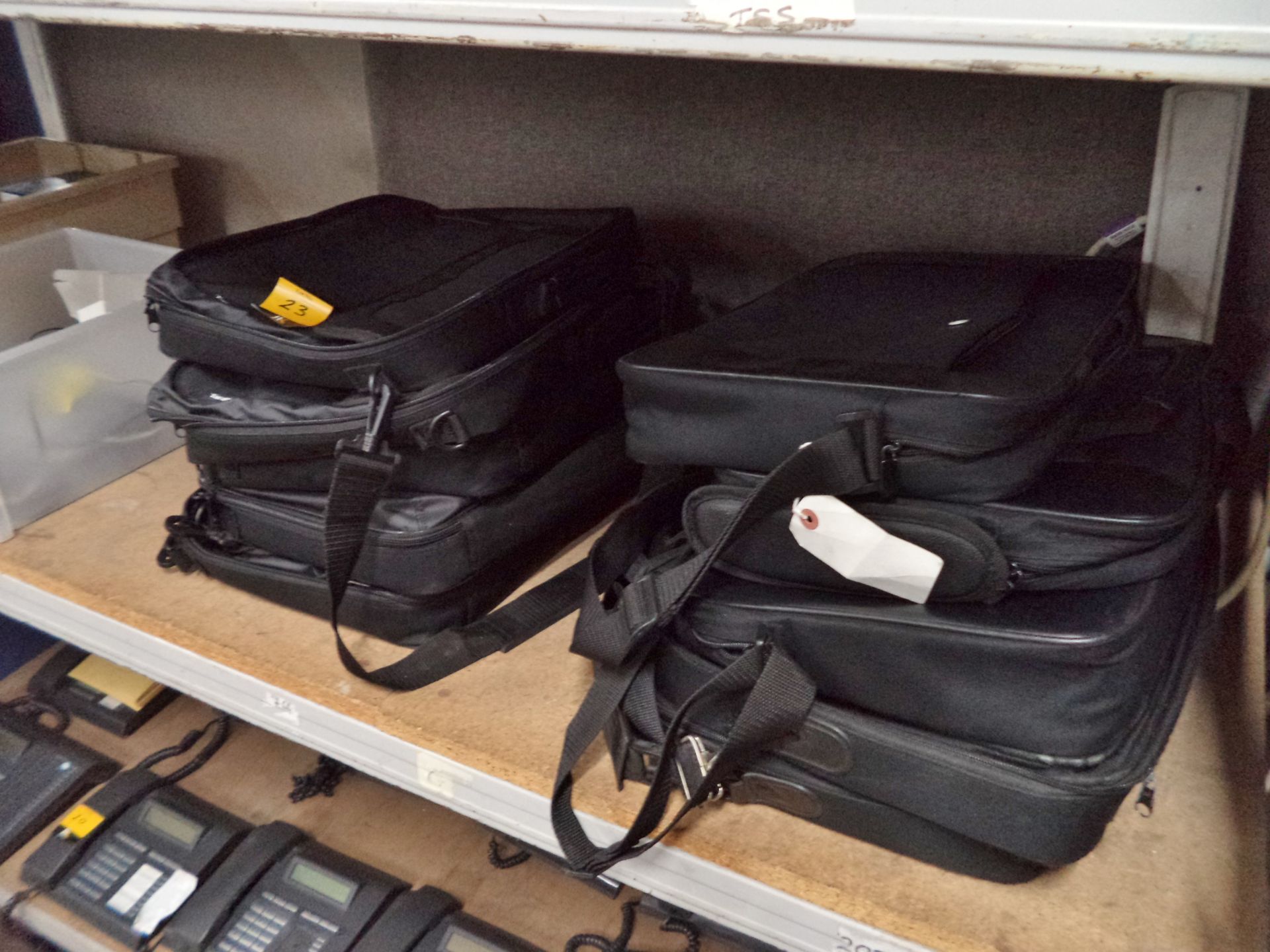 10 off assorted laptop/notebook cases & bags IMPORTANT: Please remember goods successfully bid - Image 2 of 3