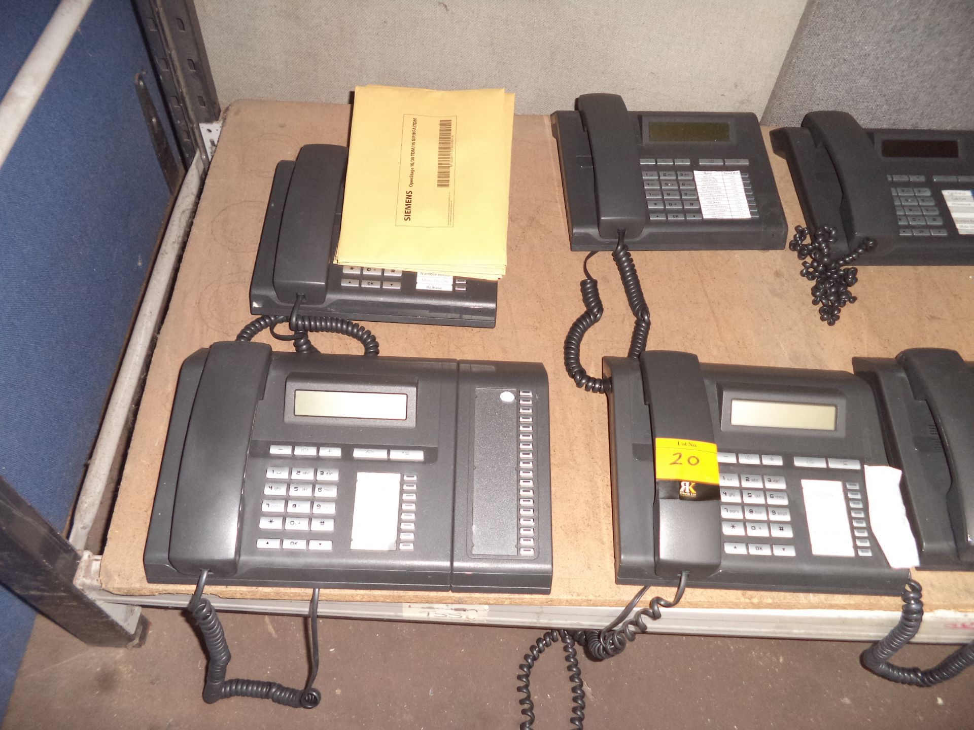 12 off Siemens Open Stage 15HFA telephone handsets, one of which includes additional module model - Image 2 of 6