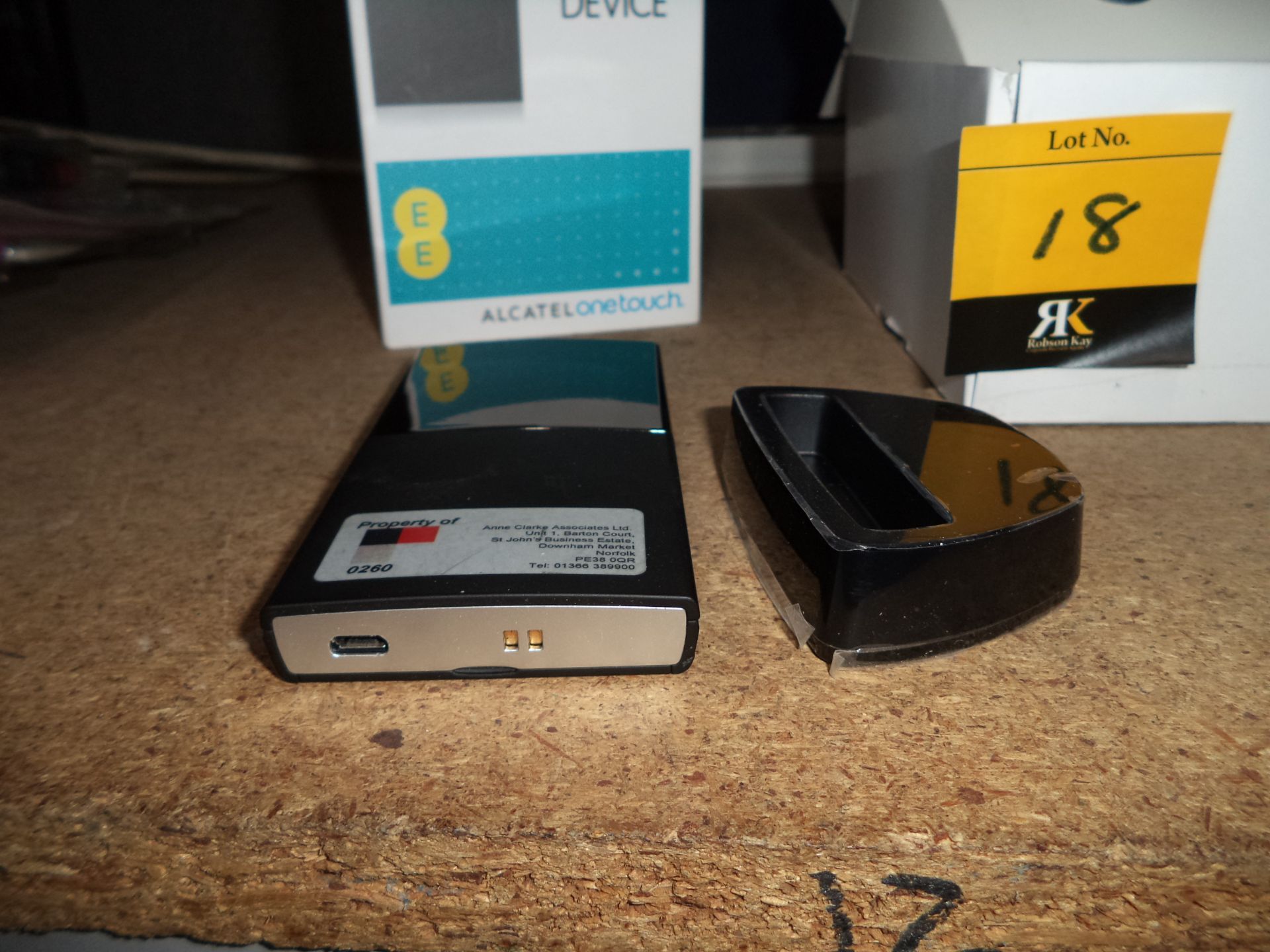 Alcatel One Touch Link Y800 wi-fi device including dock & box IMPORTANT: Please remember goods - Image 3 of 3