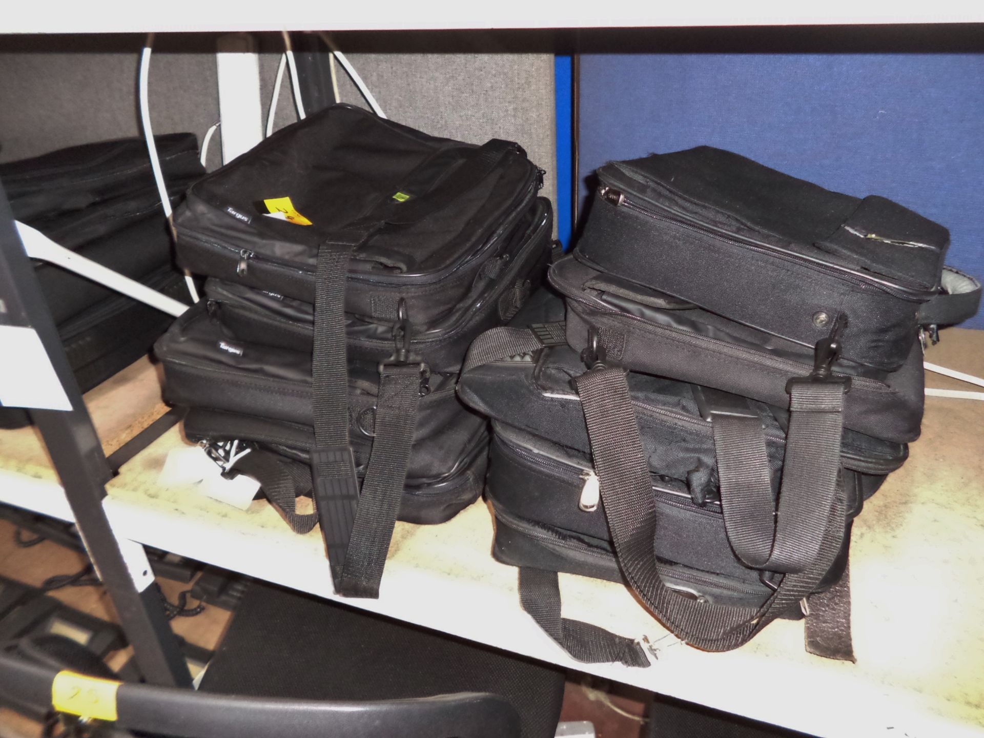 10 off assorted laptop/notebook cases & bags IMPORTANT: Please remember goods successfully bid - Image 2 of 3