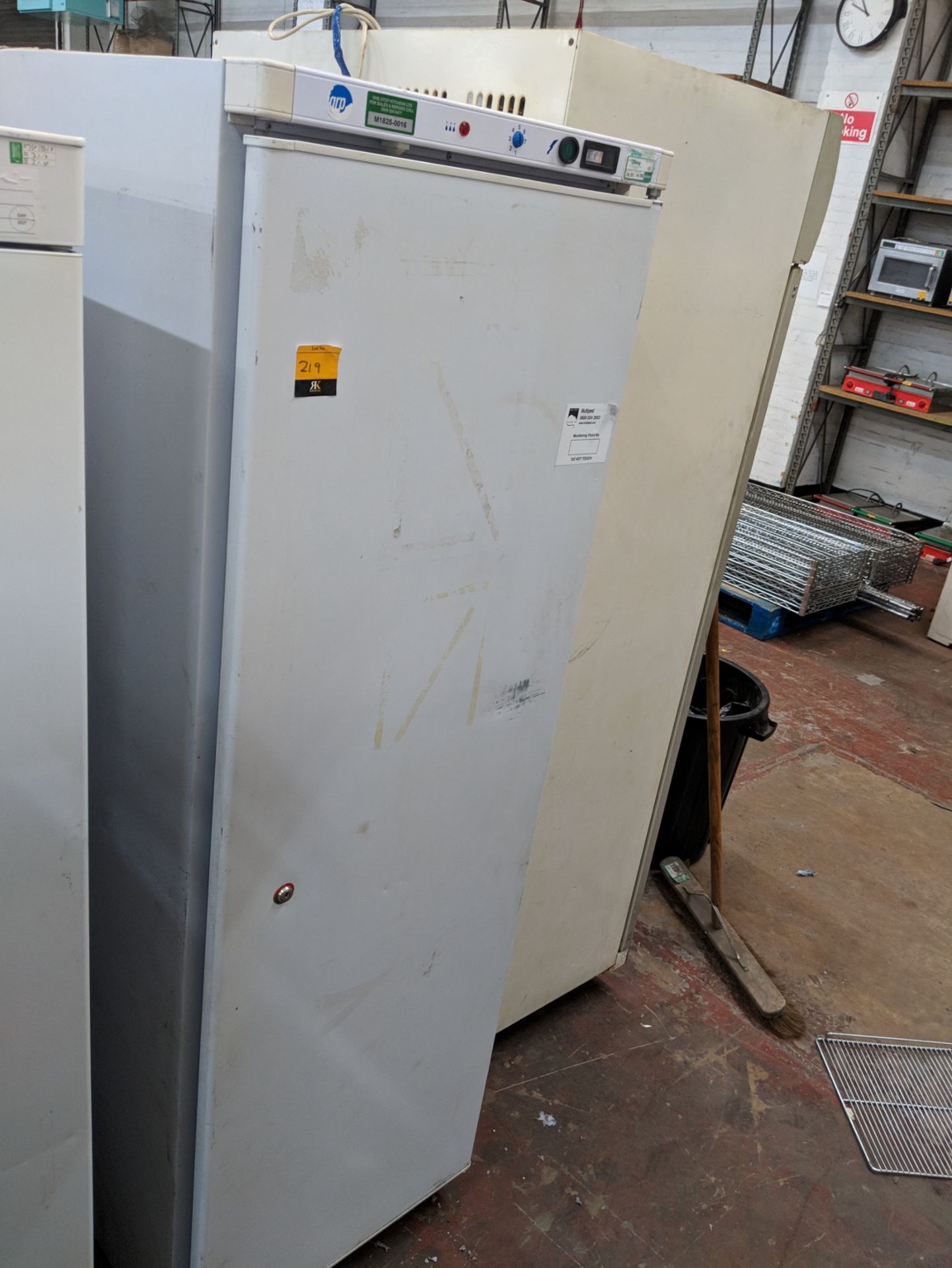 Iarp tall white fridge, model AB400PV IMPORTANT: Please remember goods successfully bid upon must be