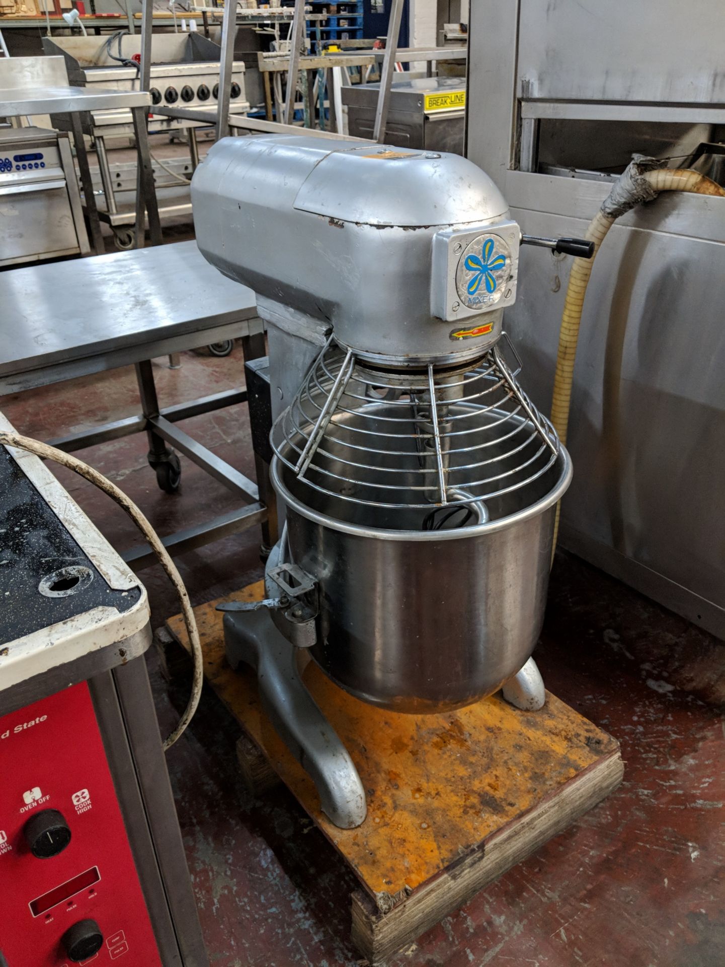 Model B30 heavy-duty commercial food mixer including bowl and paddle/blade IMPORTANT: Please - Image 2 of 5
