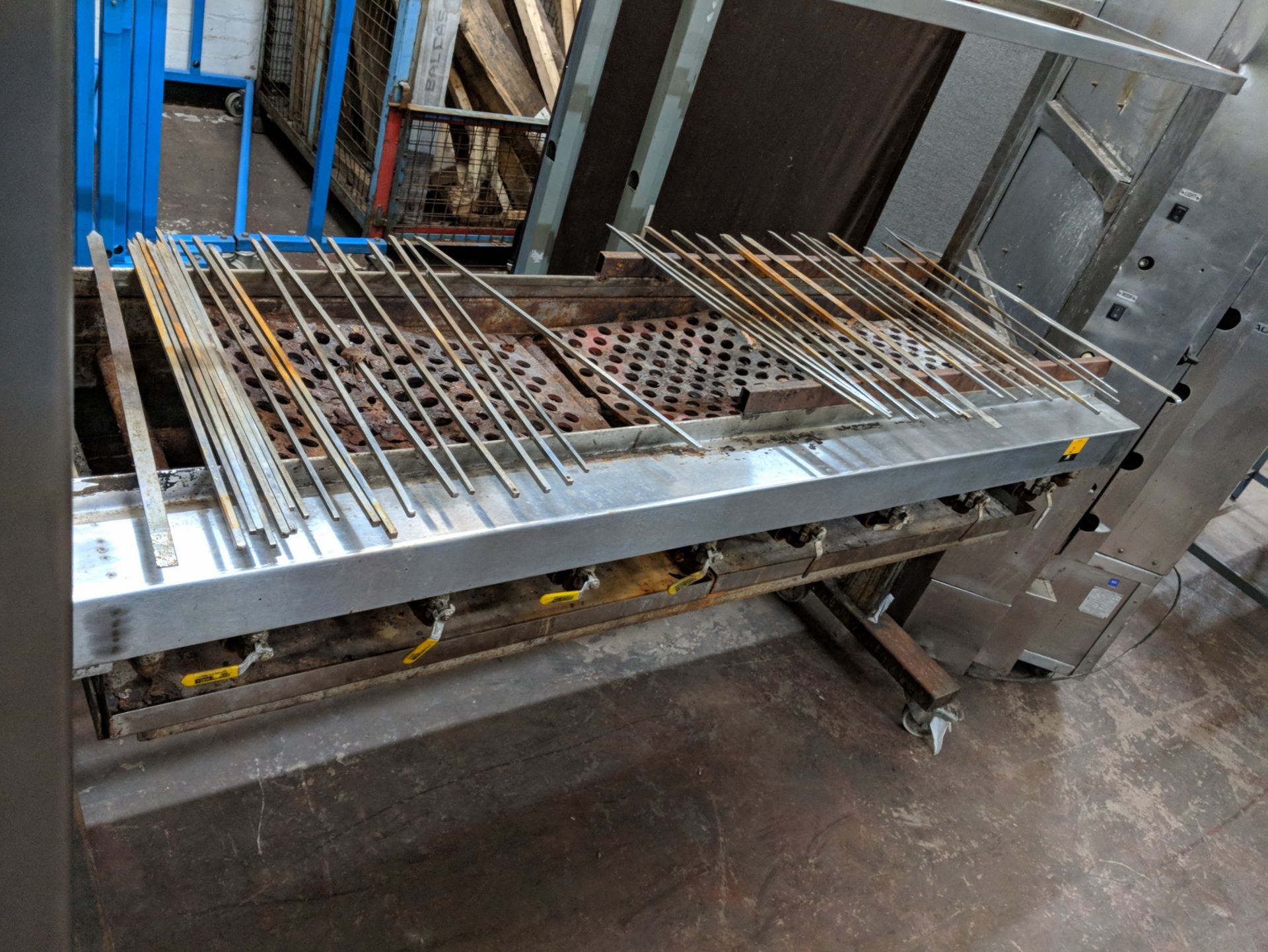 Large mobile multi-burner gas barbeque system IMPORTANT: Please remember goods successfully bid upon - Image 4 of 5