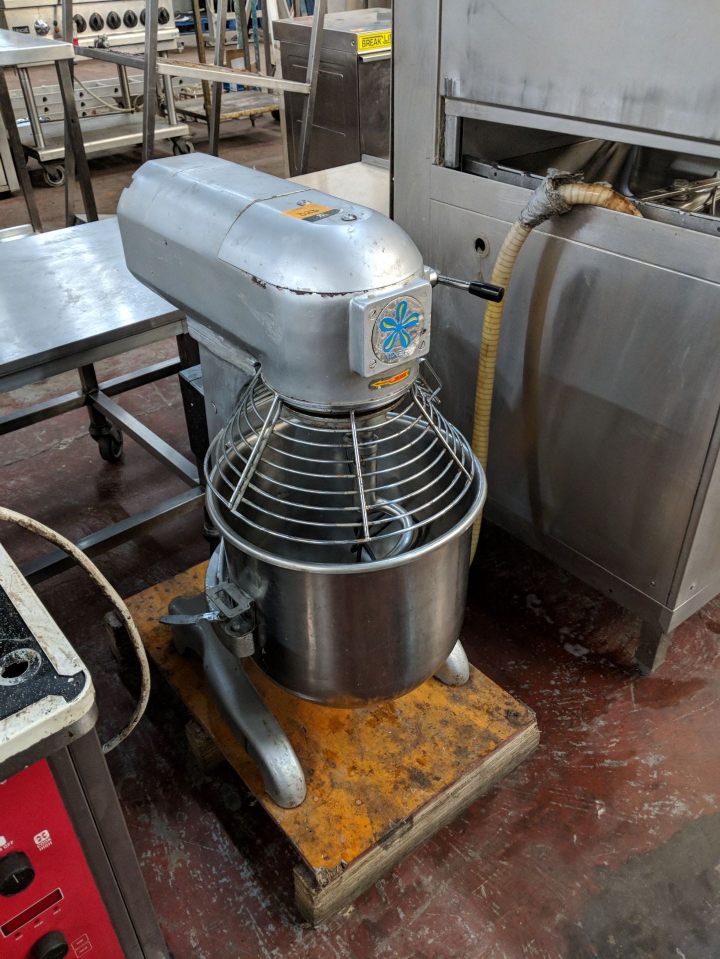 Model B30 heavy-duty commercial food mixer including bowl and paddle/blade IMPORTANT: Please