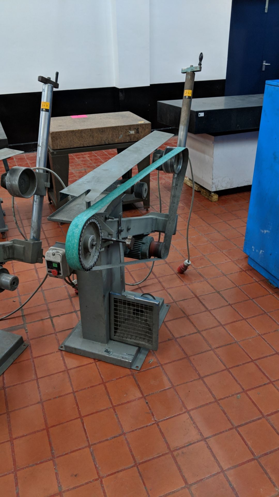 Floorstanding large belt polisher/linisher system This is one of a number of lots from C & C