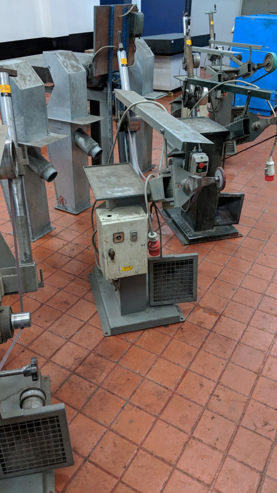 Floorstanding large belt polisher/linisher system This is one of a number of lots from C & C - Image 5 of 5