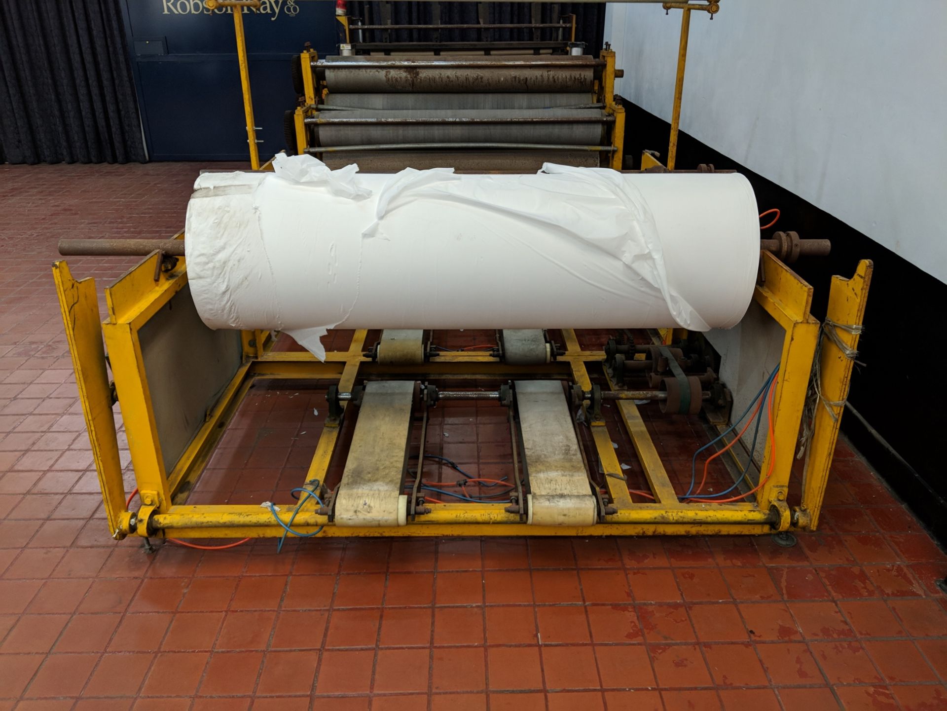 Large toilet tissue manufacturing machine comprising several modular components which as pictured - Image 14 of 19