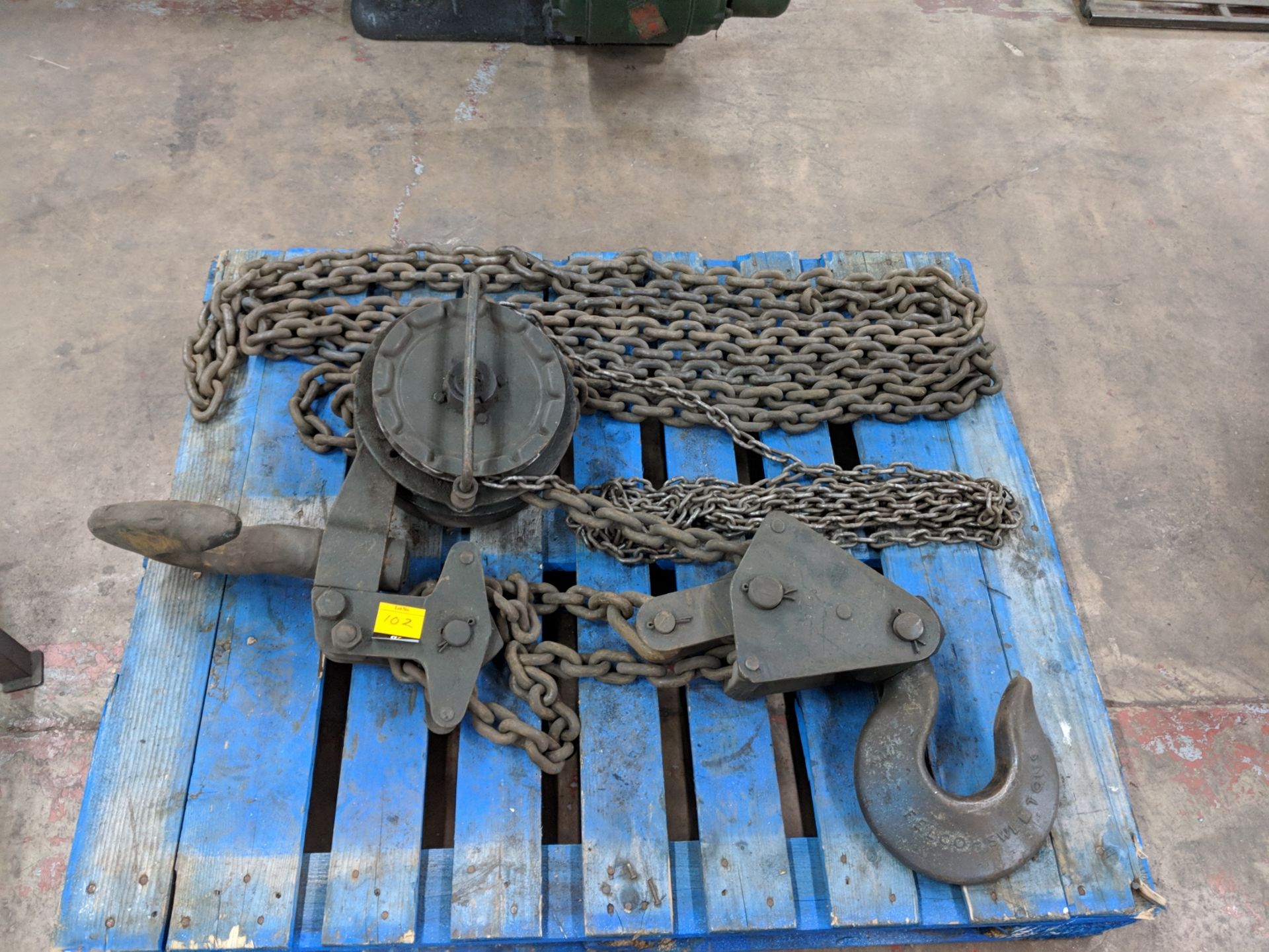 Very heavy duty lifting tackle (5 ton) comprising the contents of the palletLots 96 - 155 consist of