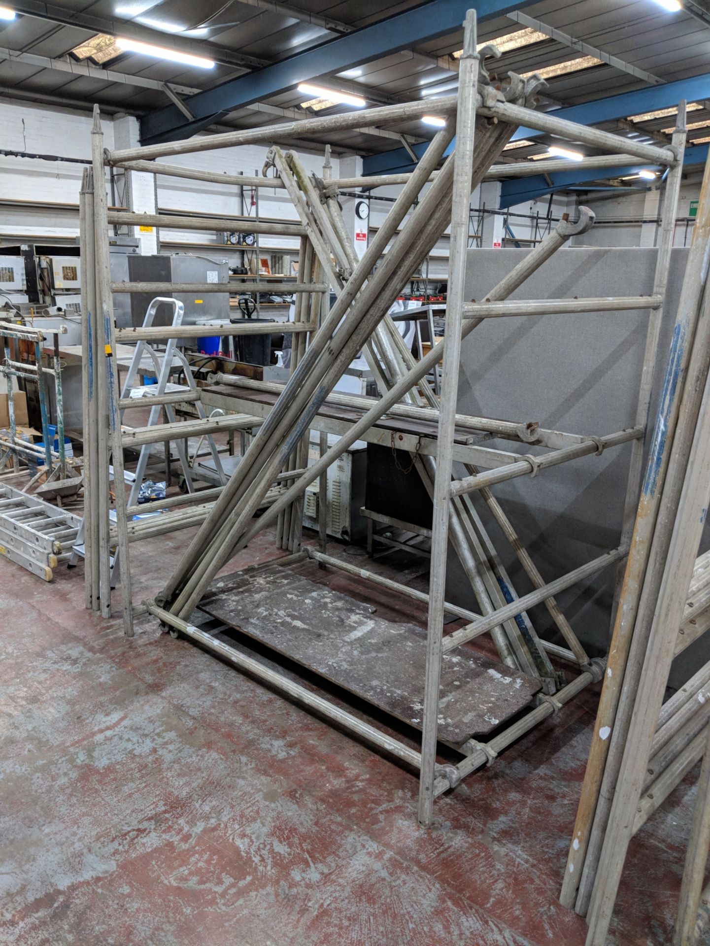 Quantity of scaffold tower comprising a total of 6 uprights each measuring approx 1300mm x 2100mm (2 - Image 3 of 5