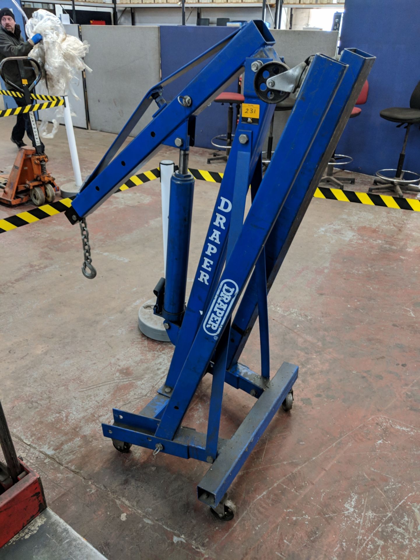 Draper mobile engine crane, lifting capacity 500kg - 2000kg This is one of a number of lots from C &