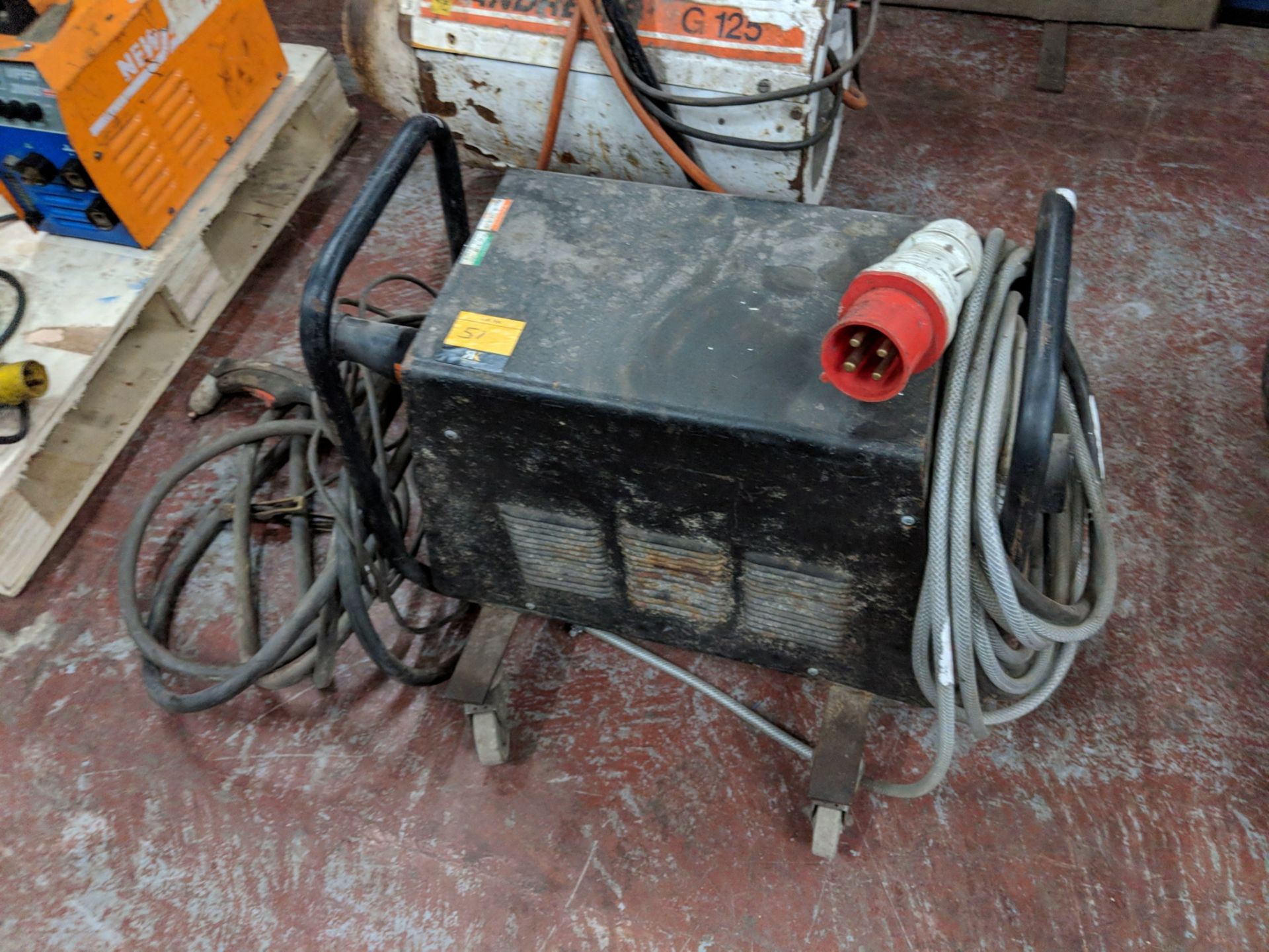 Compact 3 phase plasma cutter IMPORTANT: Please remember goods successfully bid upon must be paid - Image 4 of 7