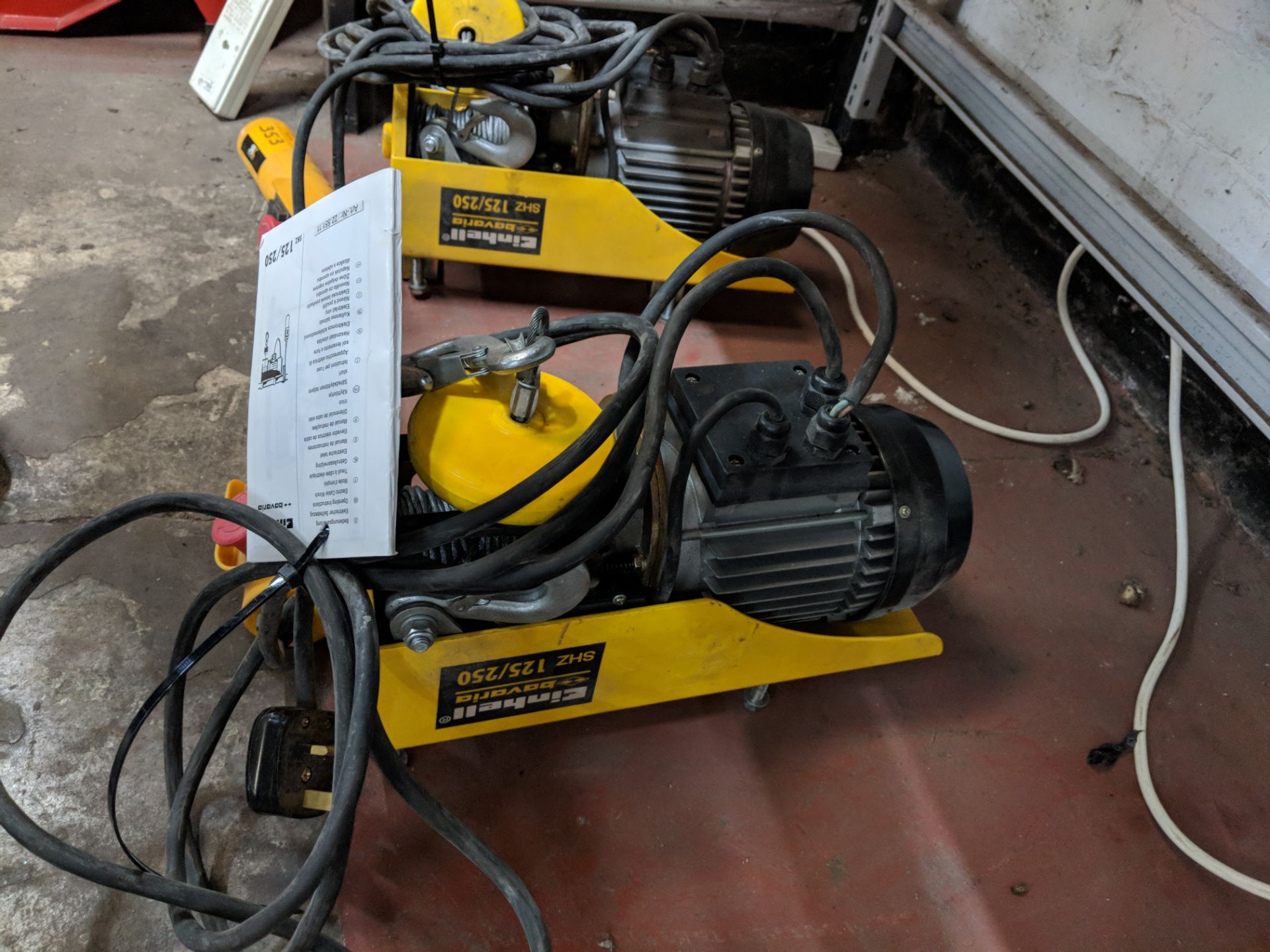 Einhell model SHZ125/250 electric pendant hoist with wired remote control including instruction - Image 2 of 5